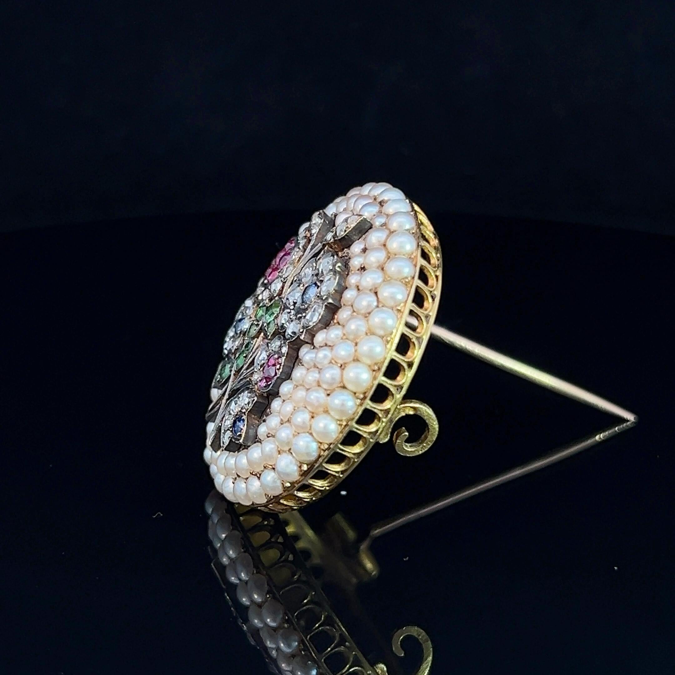 Broche Belle Epoque Bouquet de perles et pierres précieuses Circa 1900 - French Hallmarked Unisexe en vente