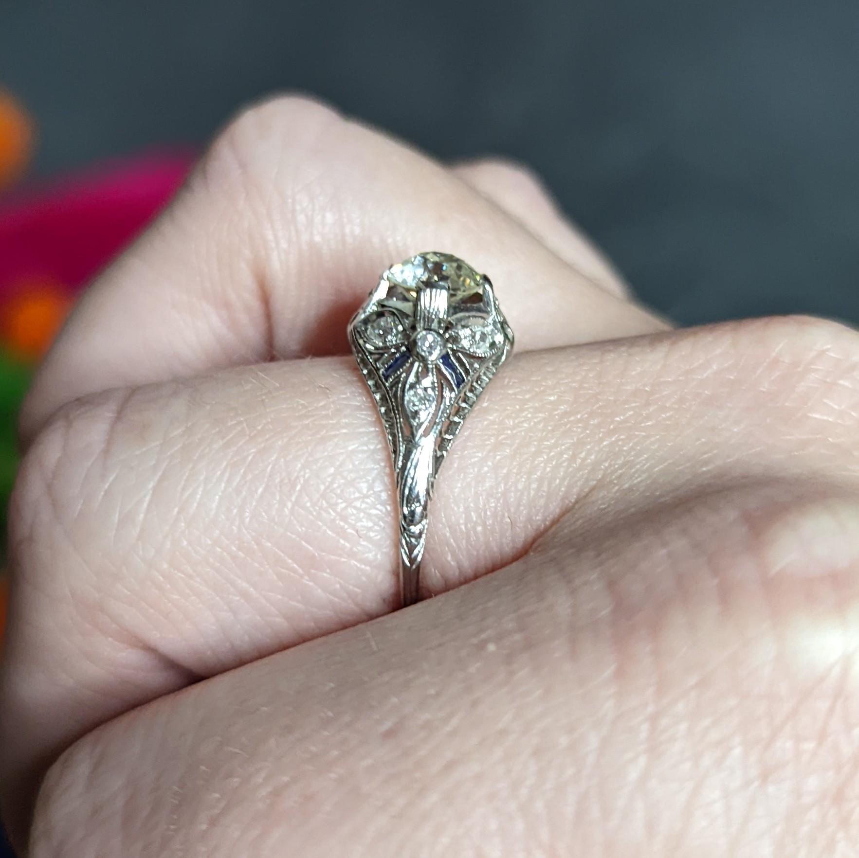 Belle Epoque 1.14 Carats Diamond Sapphire Platinum Bombe Engagement Ring GIA For Sale 5