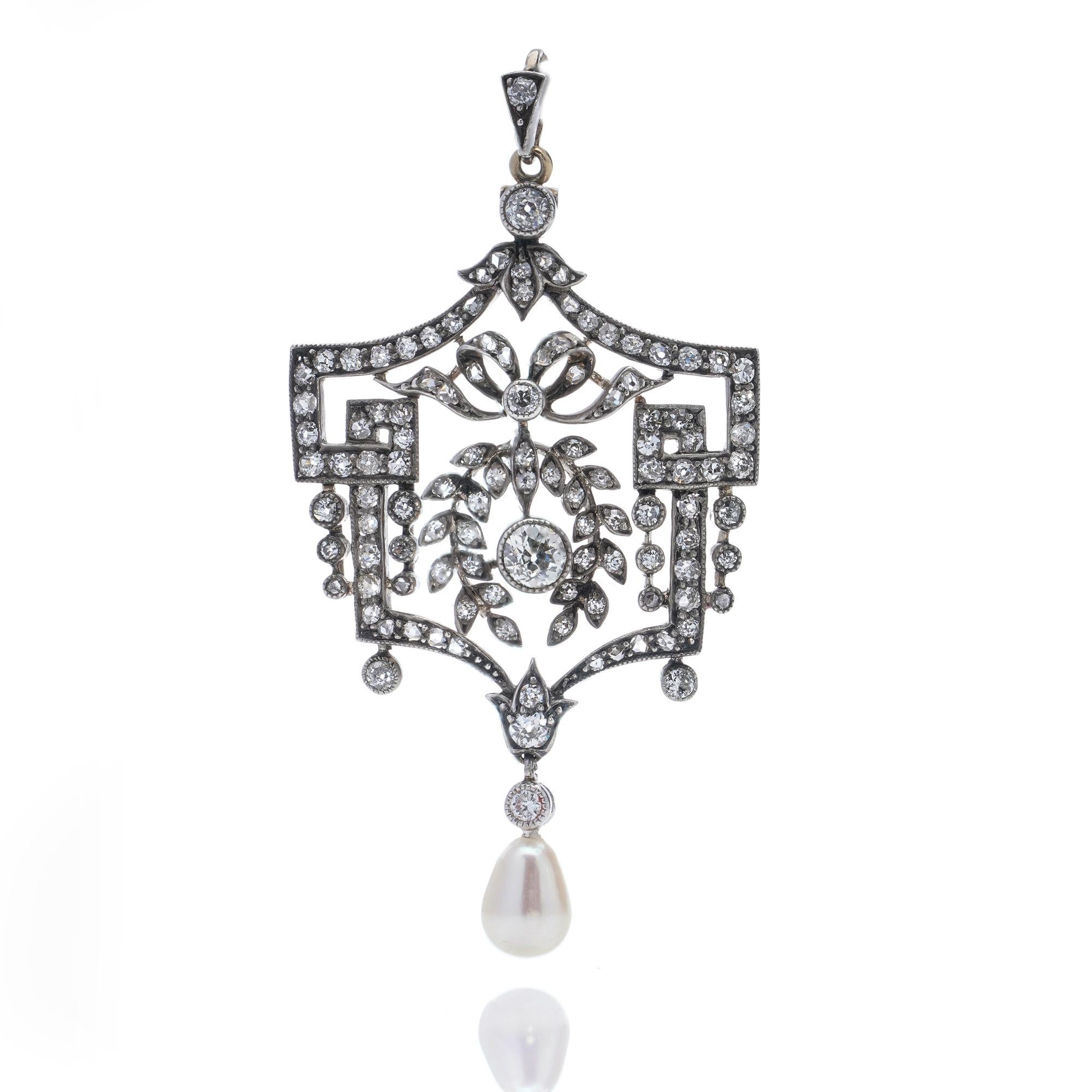 Belle Époque 18kt. gold and silver pendant with diamonds and natural freshwater pearl.
Circa.1900
Luxurious pendant of the Belle Époque period which is beautifully decorated with old cut diamonds adding up to a total of 1.60 carats as well as a