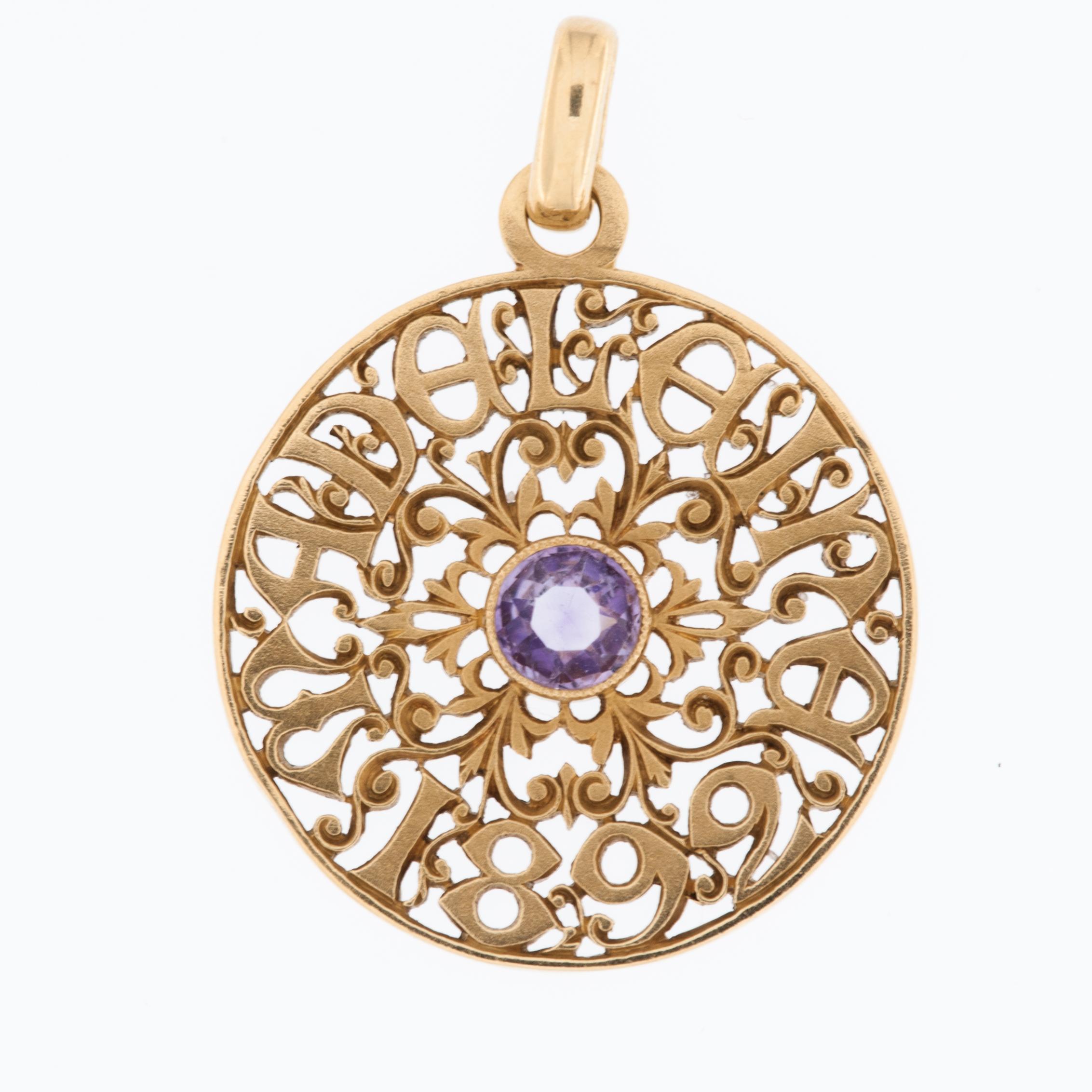 The Belle Époque 18kt Yellow Gold Pendant with Amethyst is a stunning piece of Victorian-style jewelry that exudes elegance and timeless charm. The pendant features a rich, warm 18kt yellow gold setting that adds a touch of luxury to the design.

At