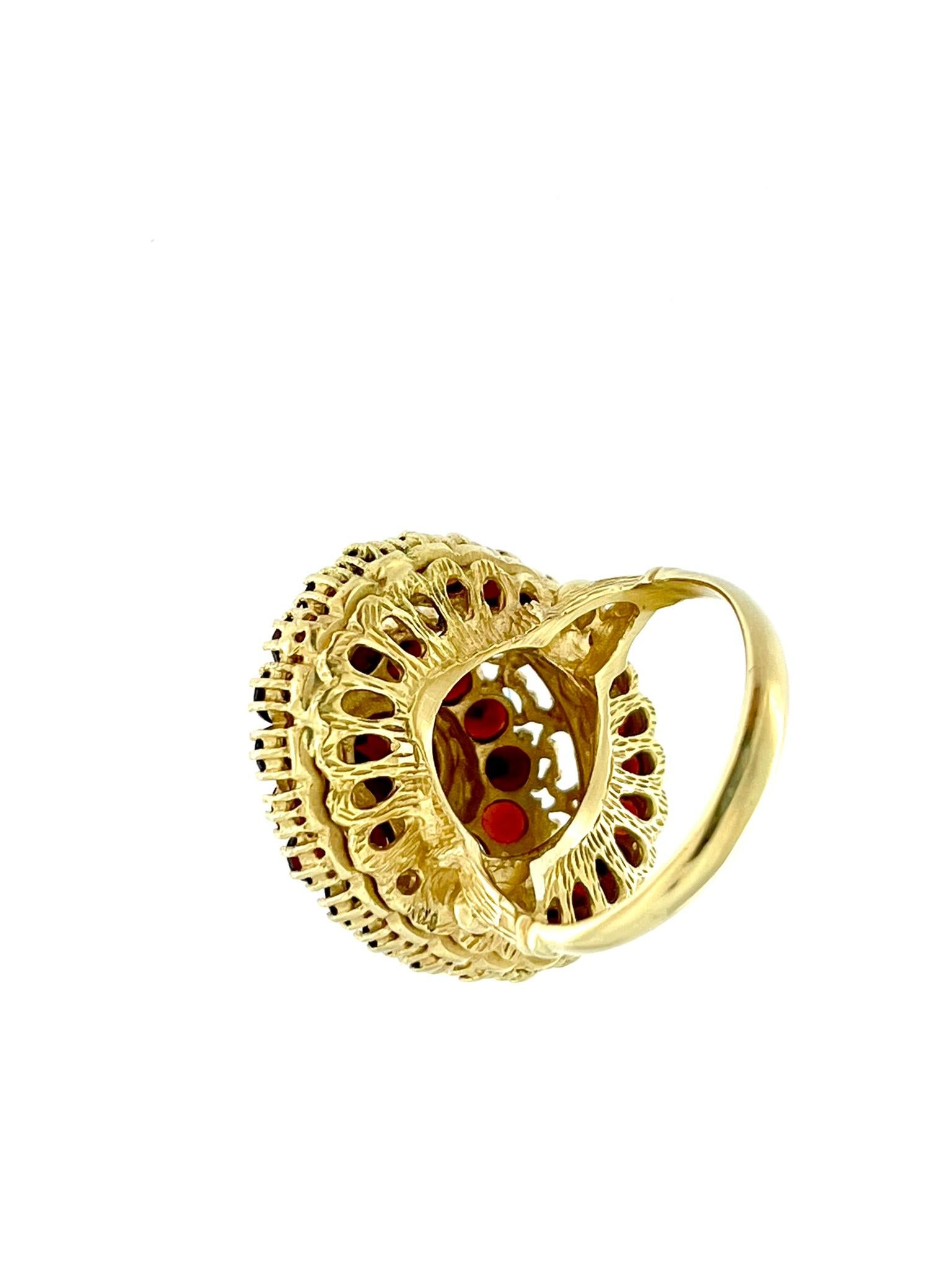 Women's Belle-Epoque 18 karat Yellow Gold Princess Ring with Garnets For Sale