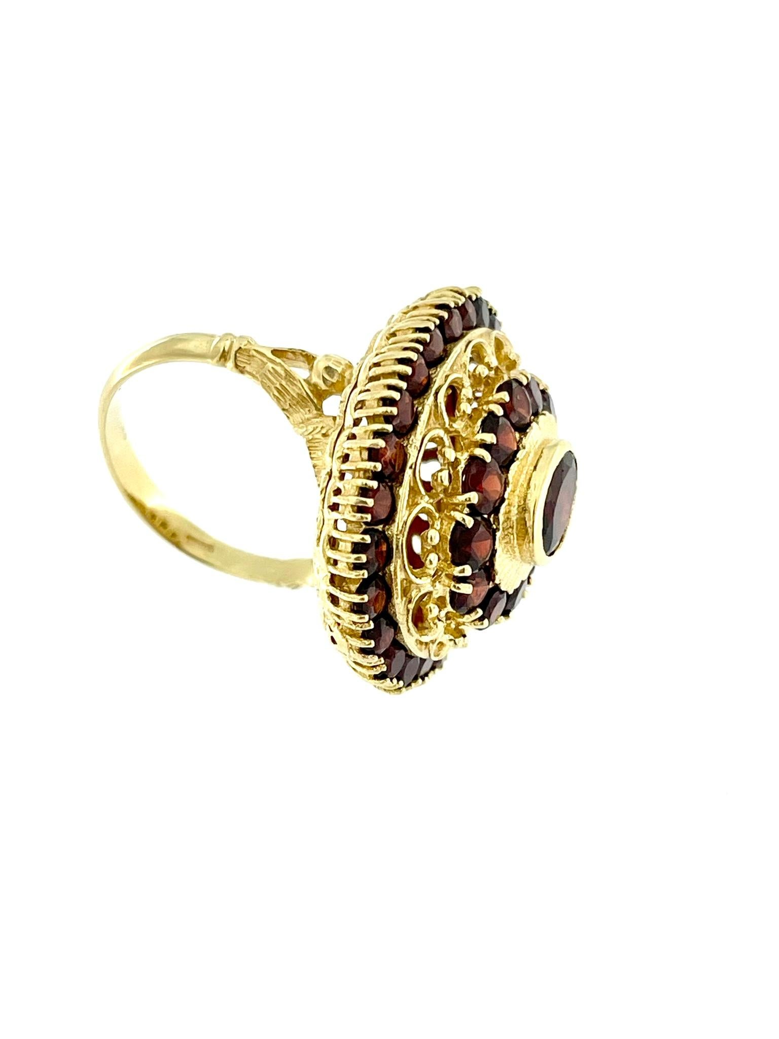 Belle-Epoque 18 karat Yellow Gold Princess Ring with Garnets For Sale 1