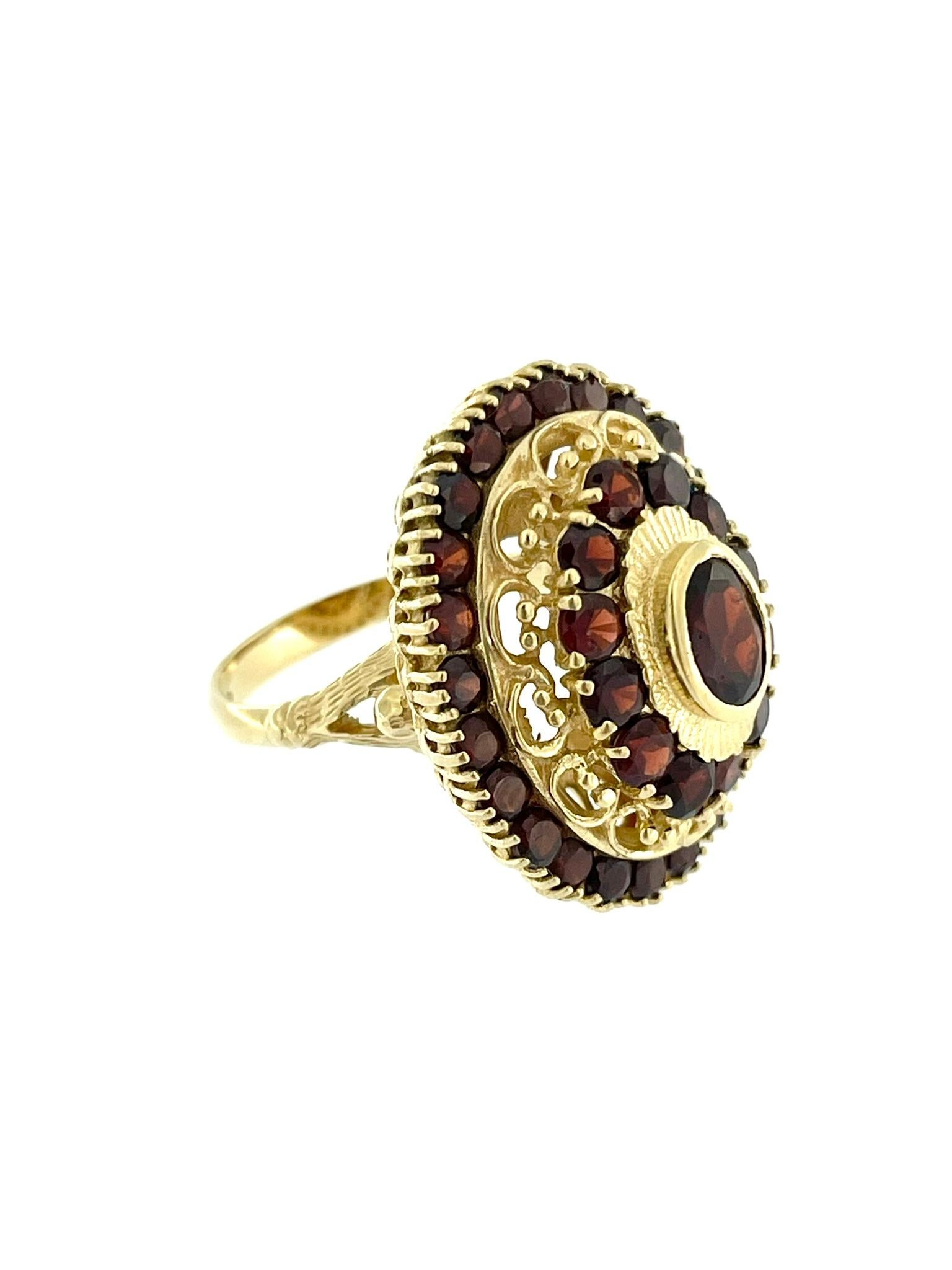 Belle-Epoque 18 karat Yellow Gold Princess Ring with Garnets For Sale 2
