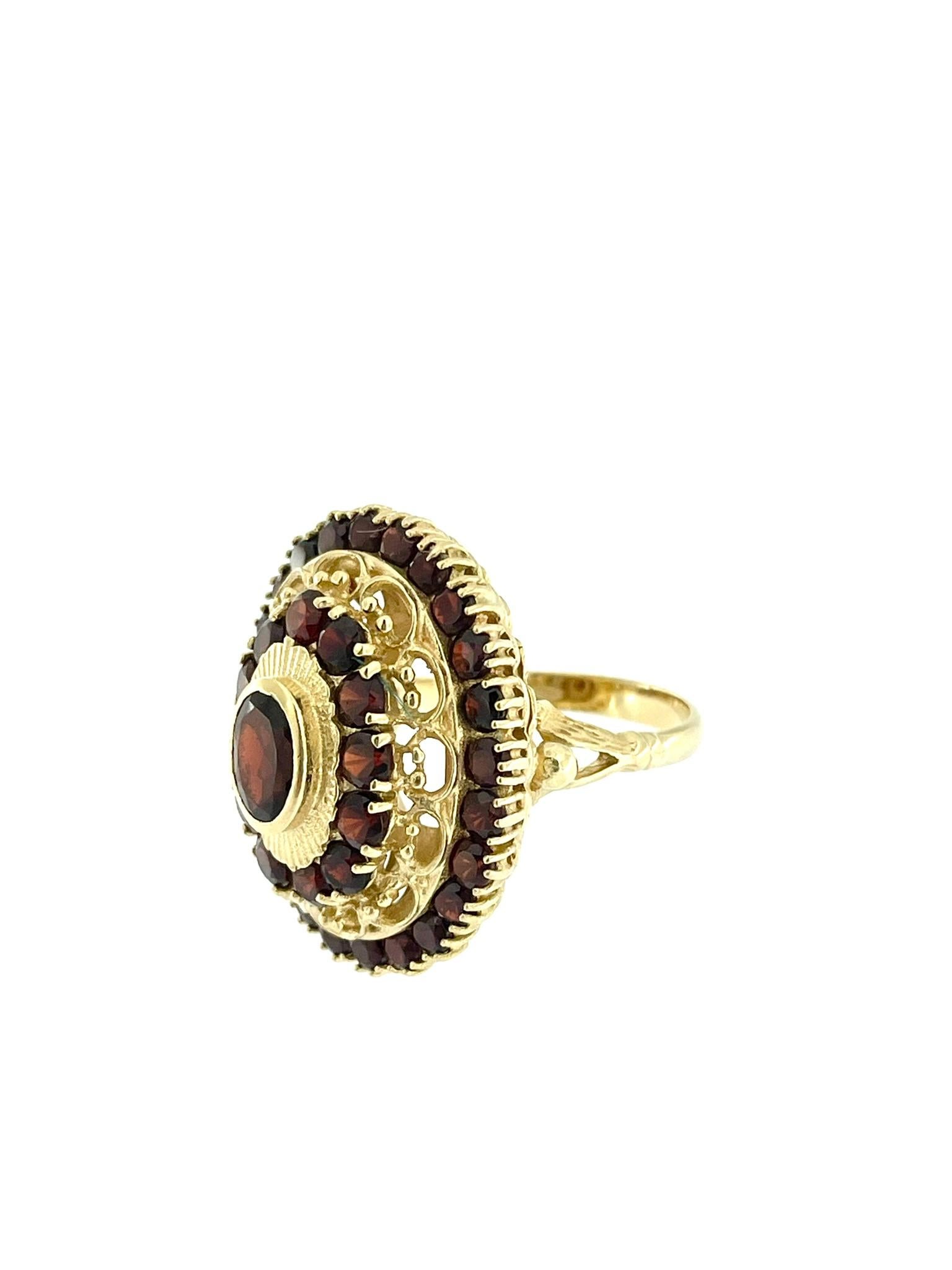 Belle-Epoque 18 karat Yellow Gold Princess Ring with Garnets For Sale 3