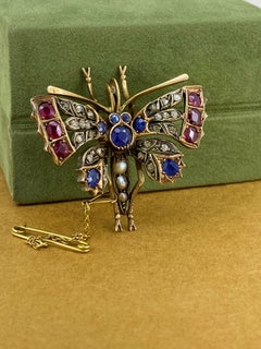 Spilla a farfalla con diamanti, zaffiri di Ceylon, rubini e perle di mare Belle Époque del 1900