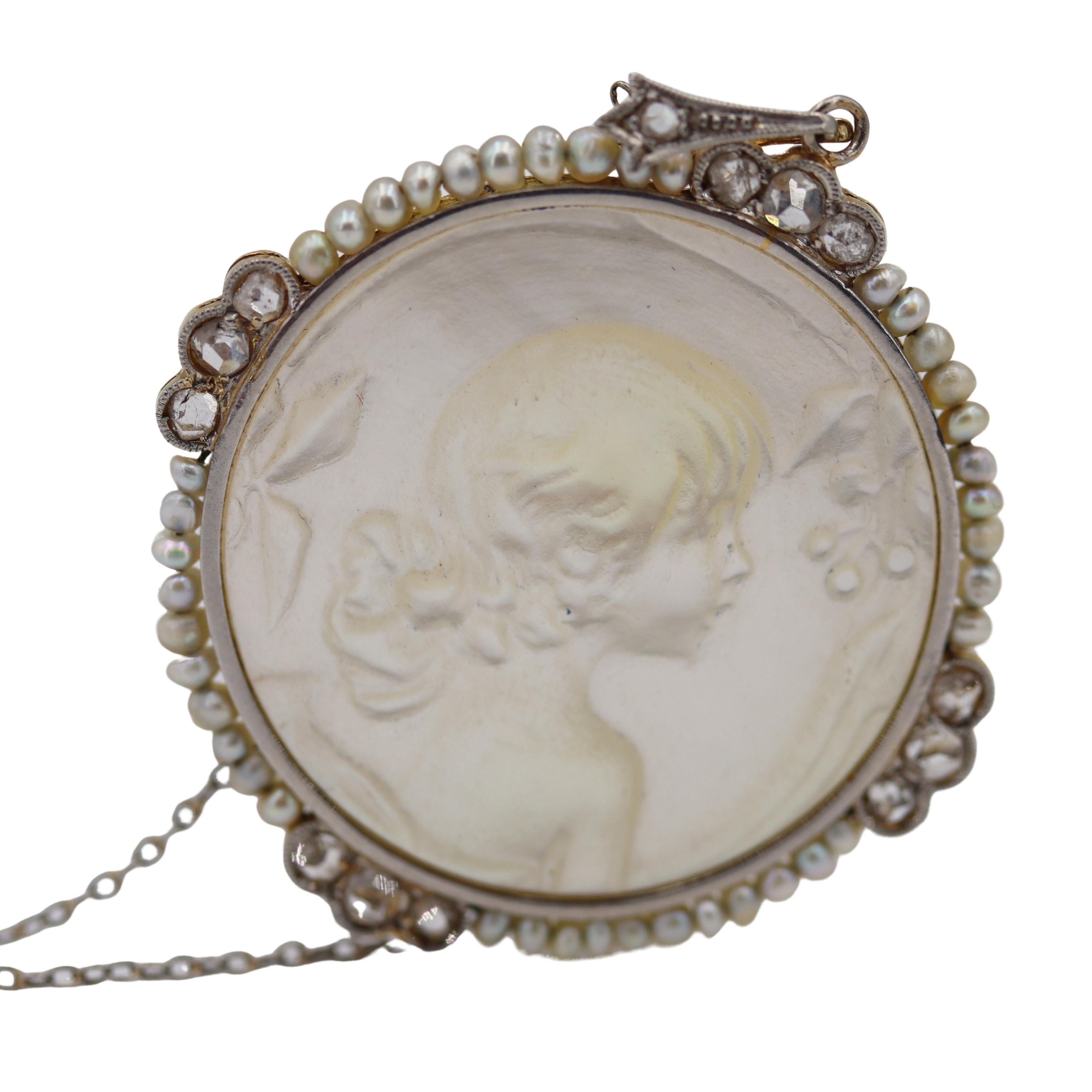 Taglio a rosa Ciondolo in platino Belle Epoque 1910 con madreperla, diamanti e perle in vendita