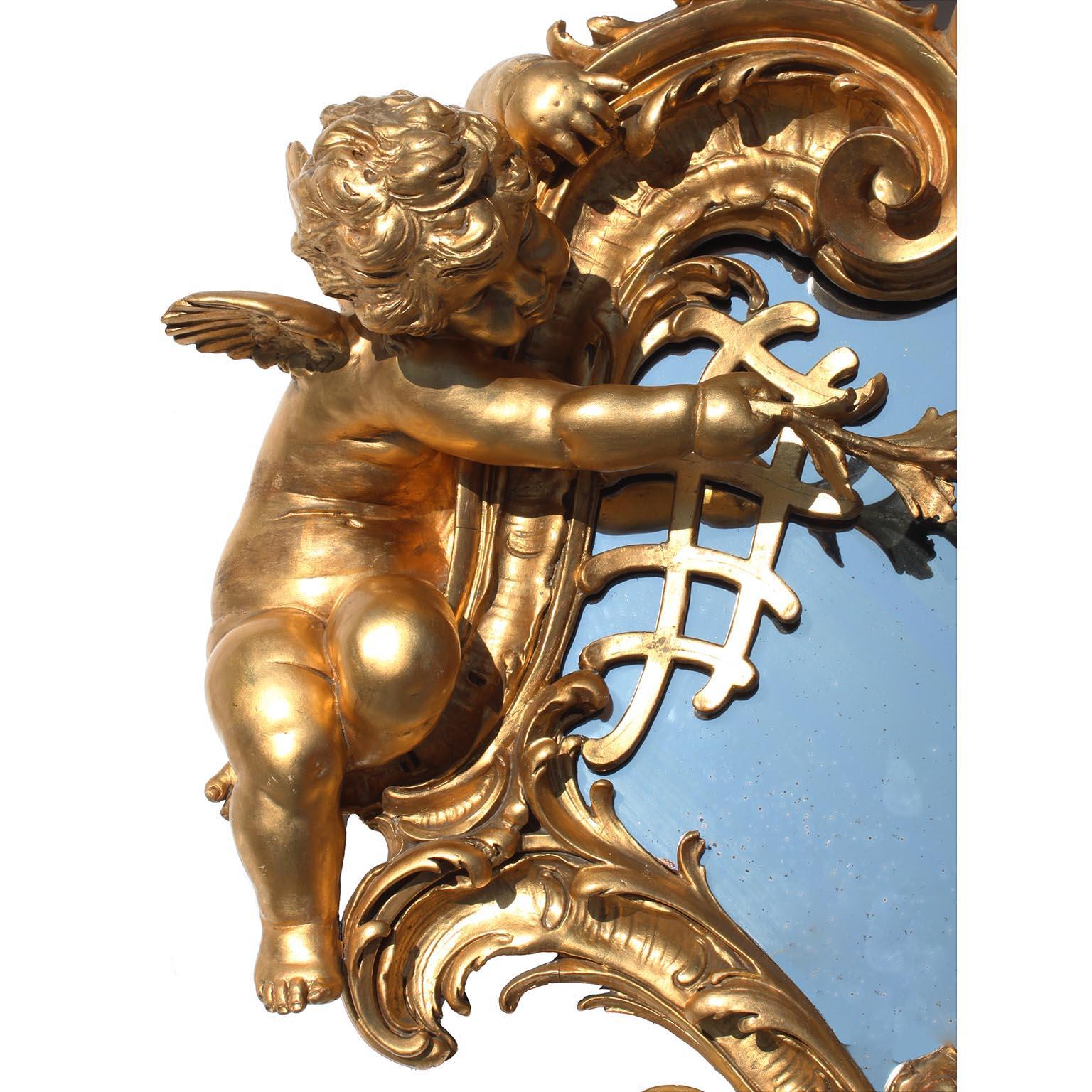 Espejo Querubín Tallado en Madera Dorada Estilo Luis XV de la Belle Epoque Siglos XIX-XX Belle Époque en venta