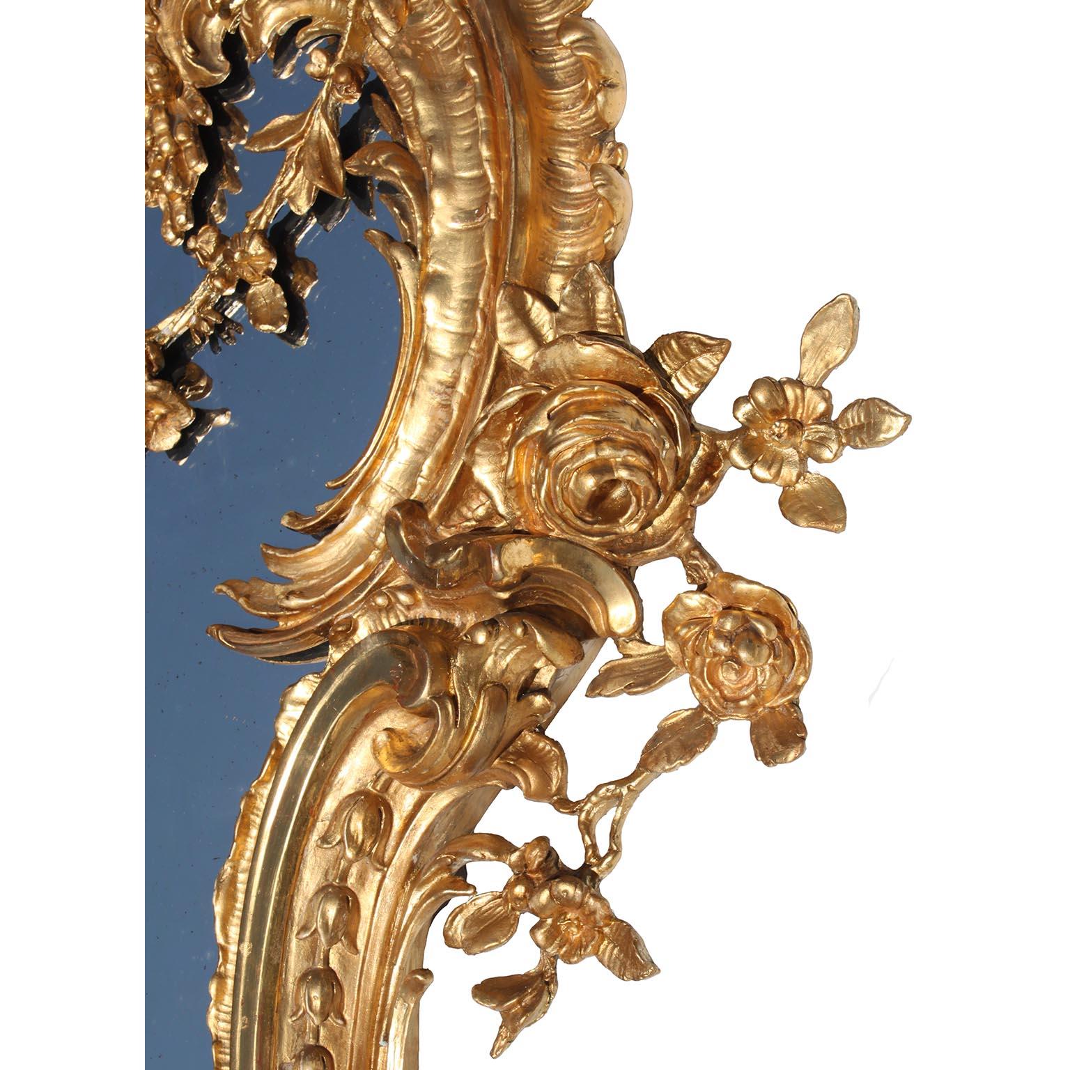 Espejo Querubín Tallado en Madera Dorada Estilo Luis XV de la Belle Epoque Siglos XIX-XX en Bueno estado para la venta en Los Angeles, CA
