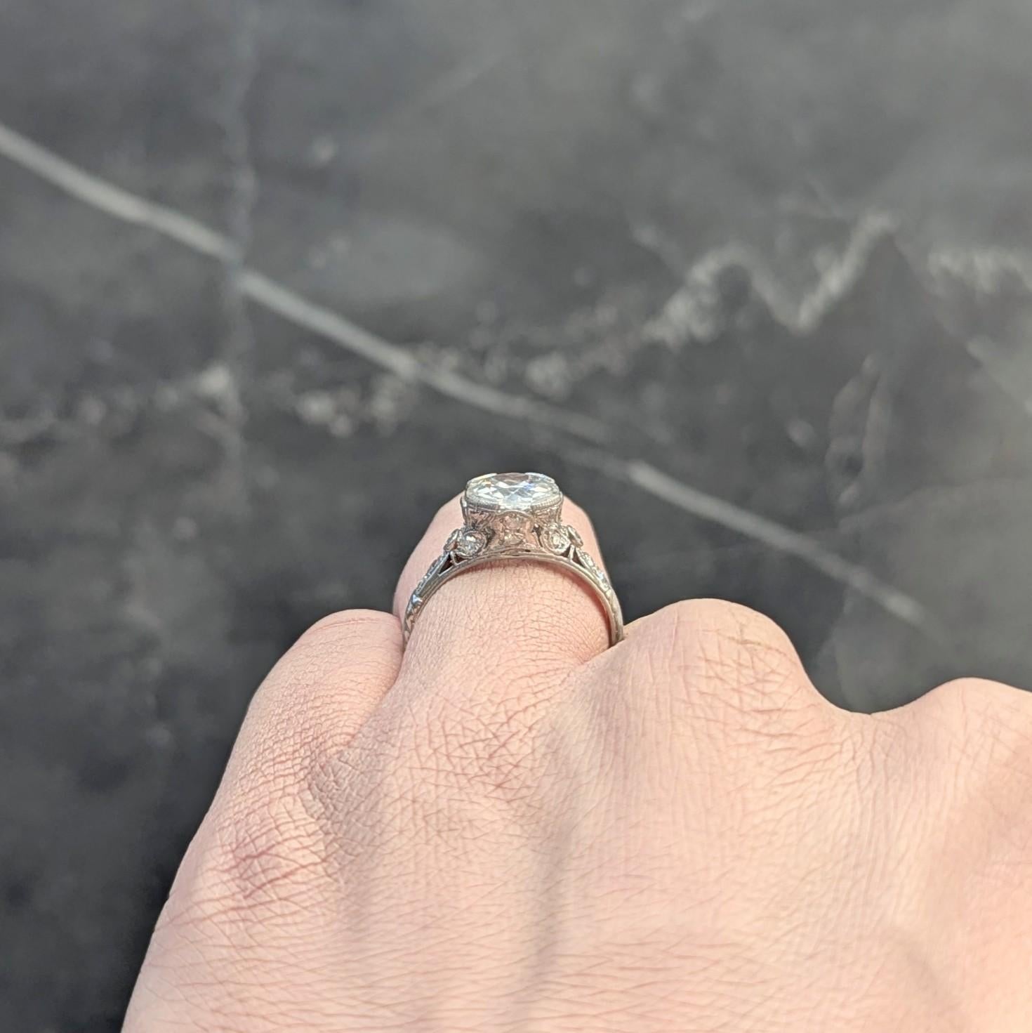 Bague de fiançailles de la Belle Époque avec nœud ancien en platine et diamant européen de 2,10 carats, certifié GIA en vente 7