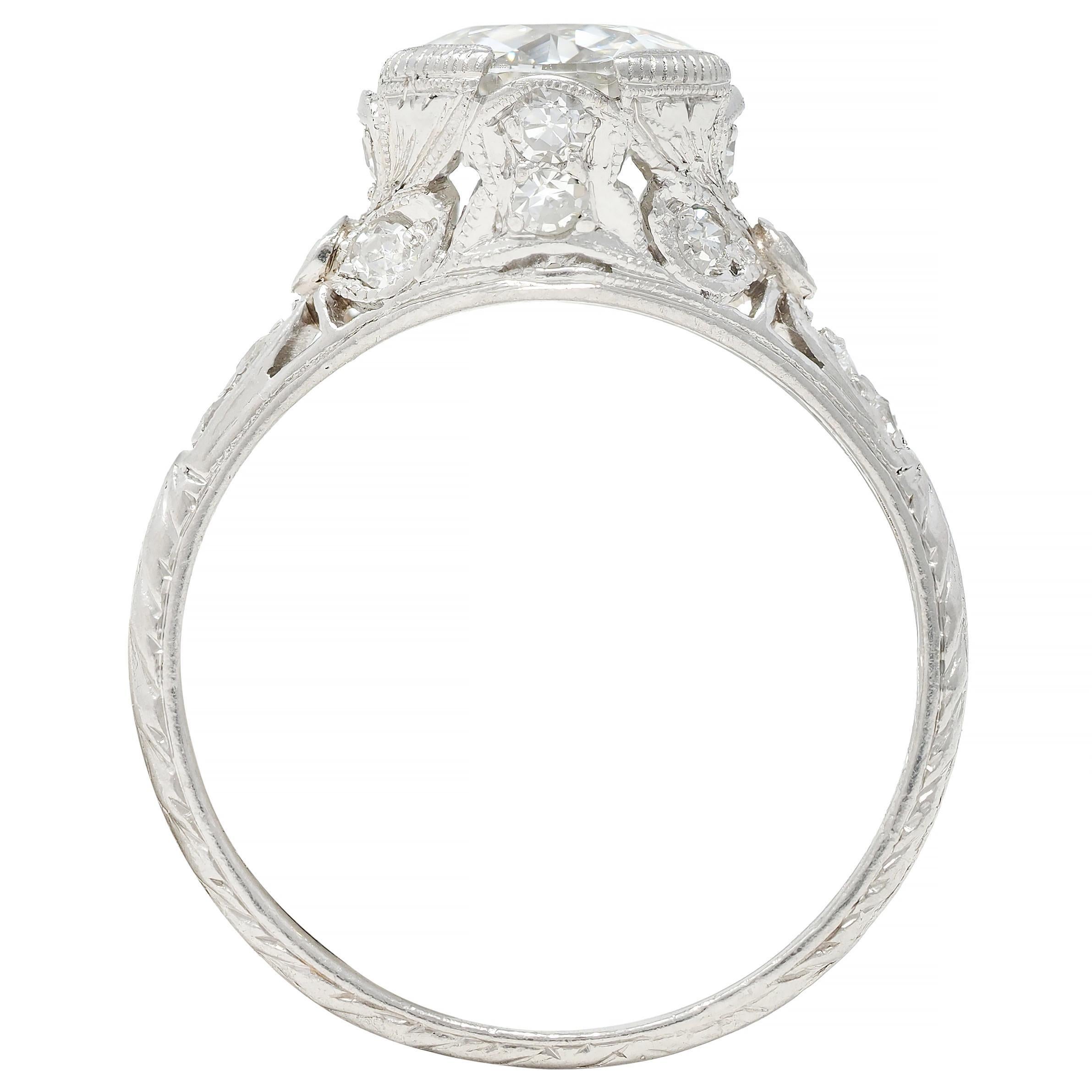 Taille vieille Europe Bague de fiançailles de la Belle Époque avec nœud ancien en platine et diamant européen de 2,10 carats, certifié GIA en vente