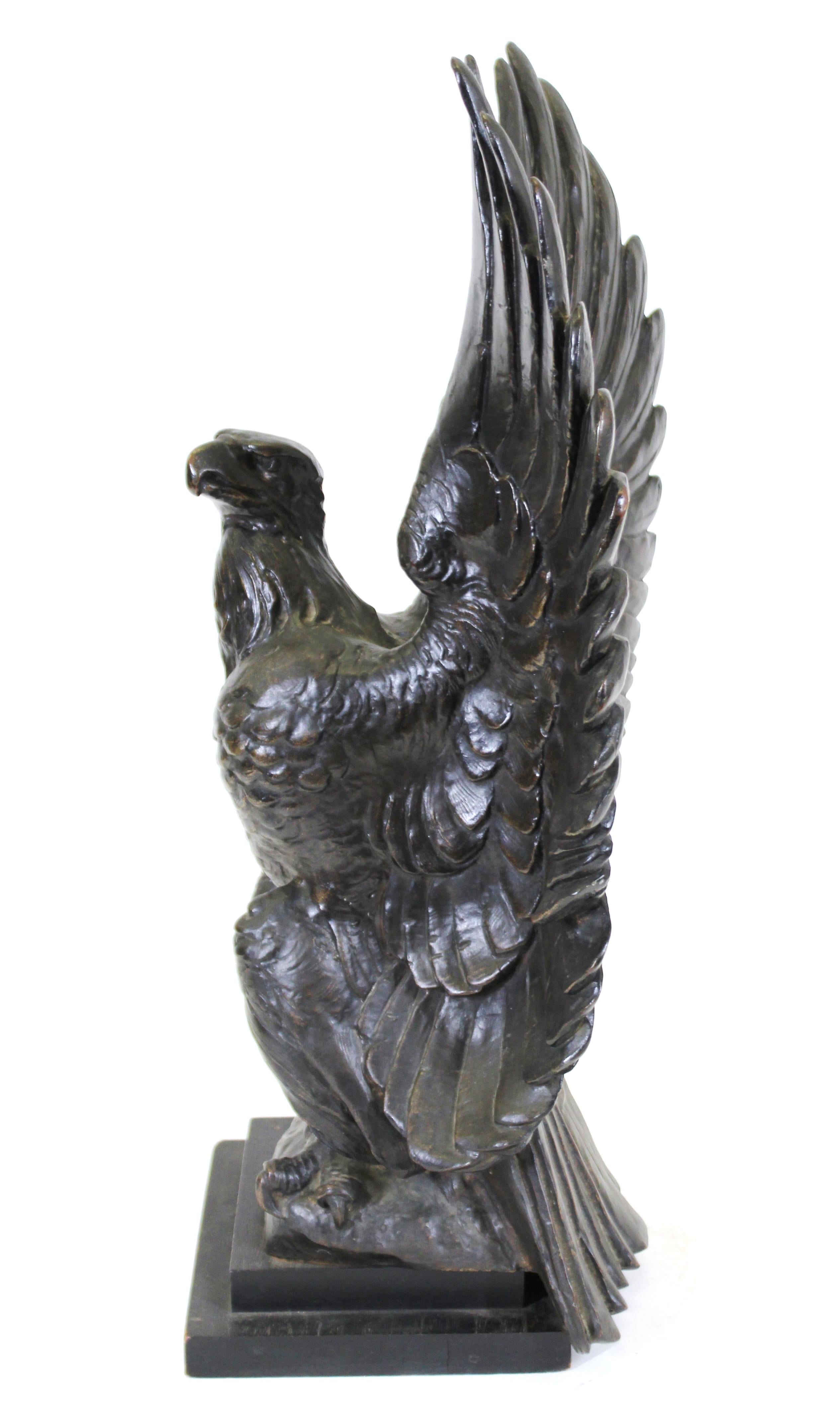Sculpture d'aigle animalier en bronze de la Belle Époque en vente 1