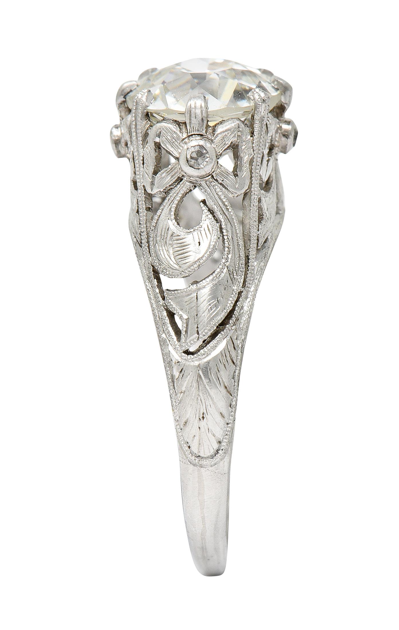 Belle Époque Antique 1.88 Carats Diamond Platinum Bow Engagement Ring GIA en vente 5
