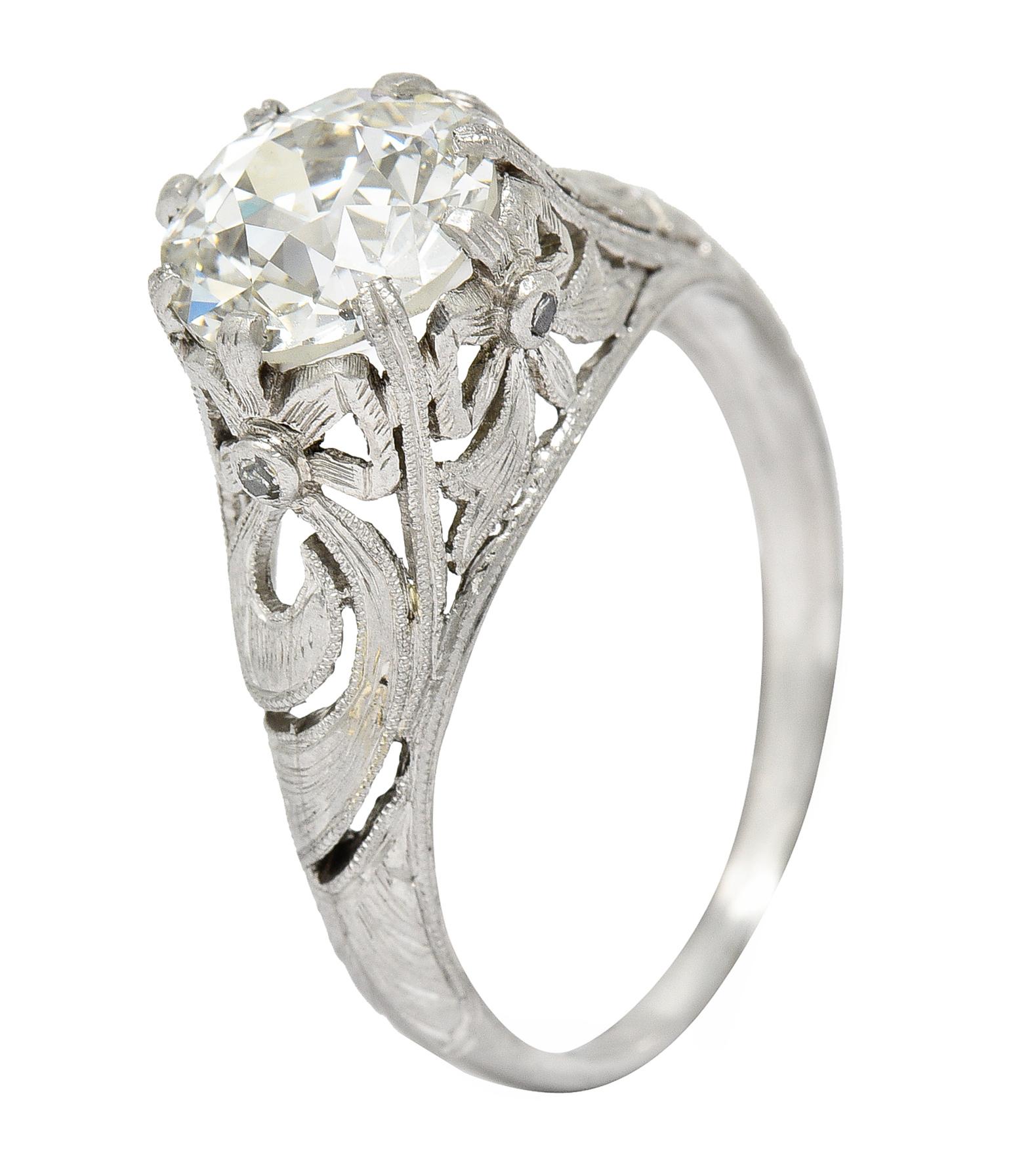 Belle Époque Antique 1.88 Carats Diamond Platinum Bow Engagement Ring GIA en vente 3