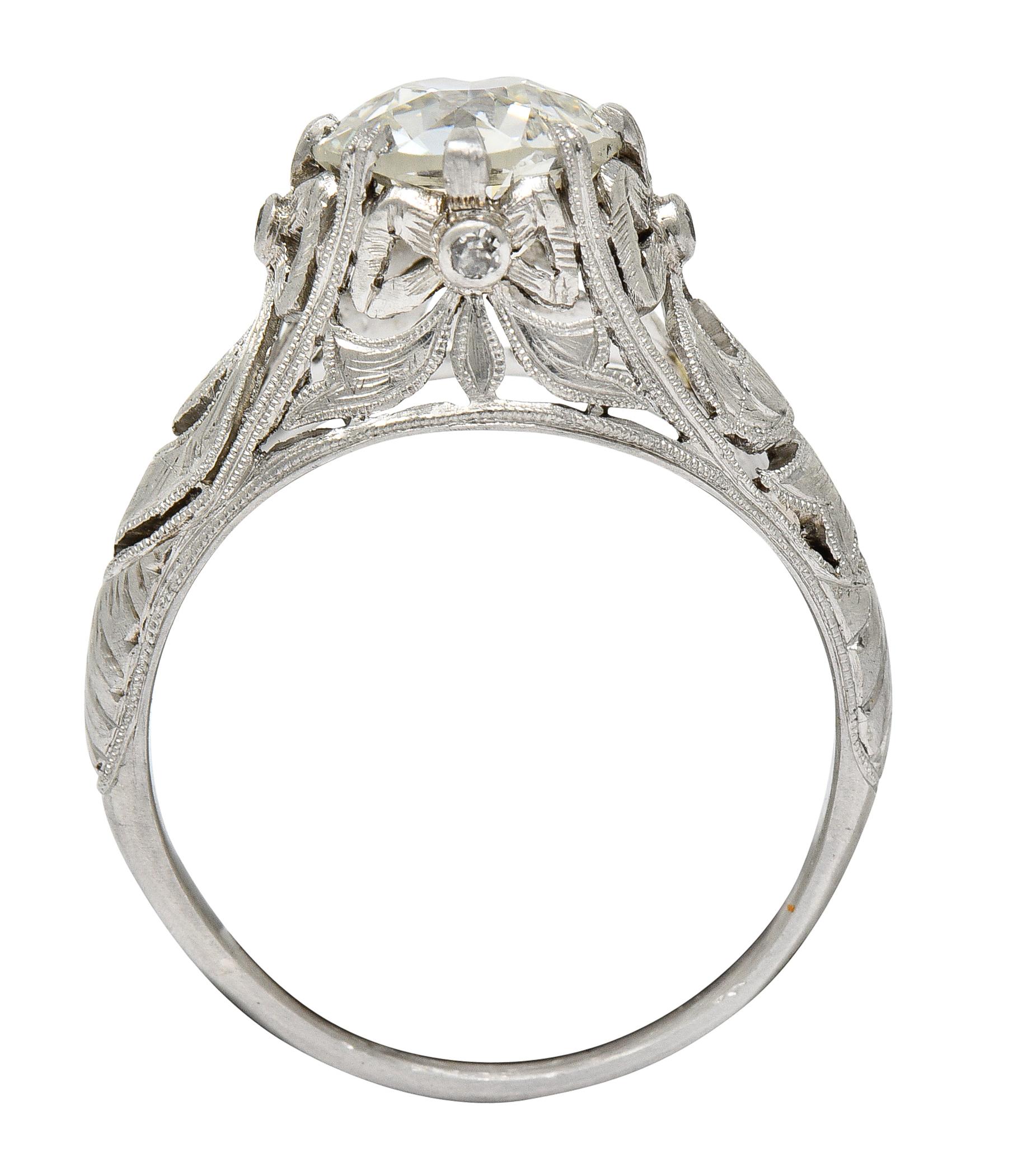 Belle Époque Antique 1.88 Carats Diamond Platinum Bow Engagement Ring GIA en vente 4