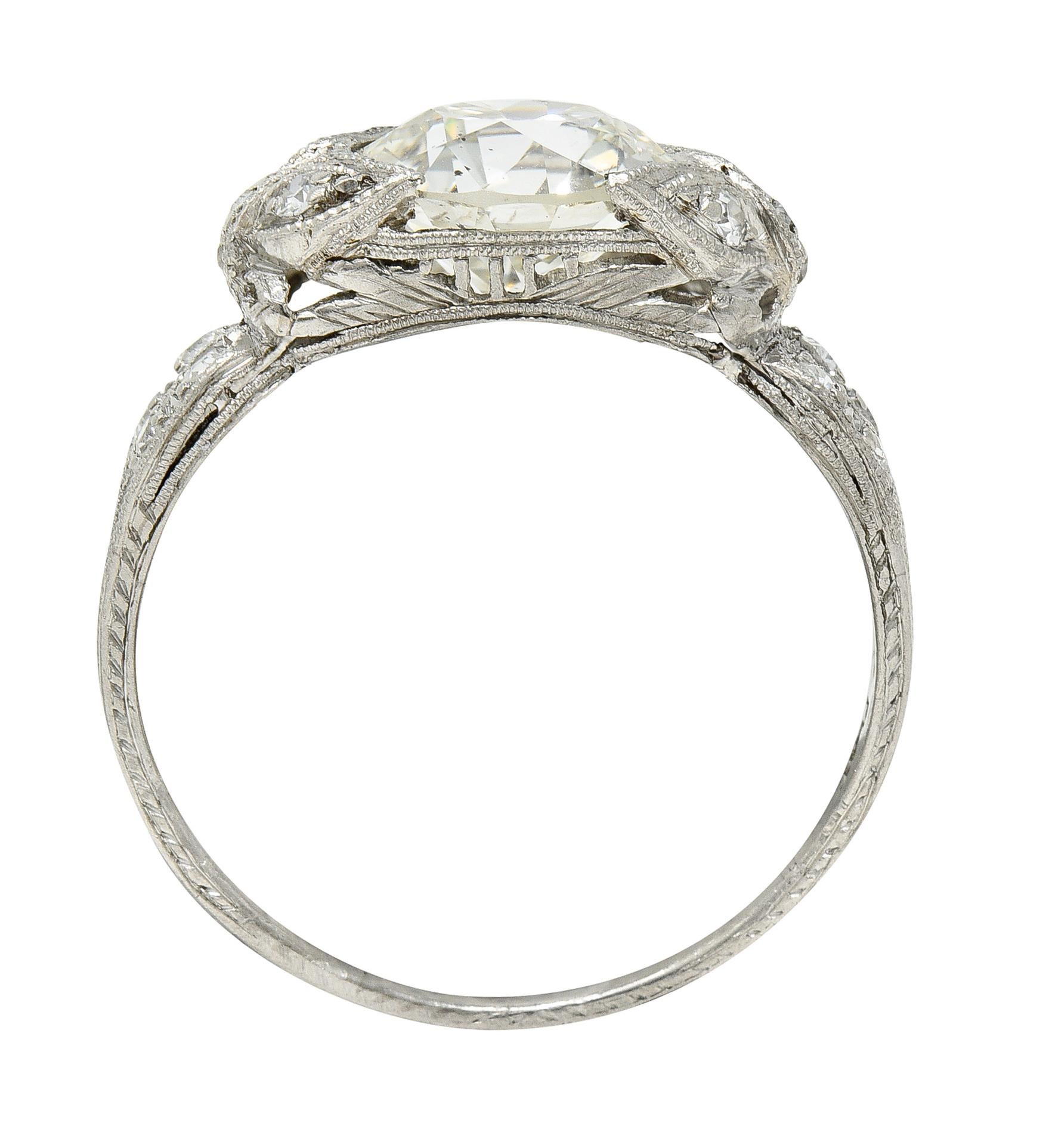 Women's or Men's Belle Epoque Antique 2.28 Carats Old European Diamond Platinum Engagement Ring For Sale