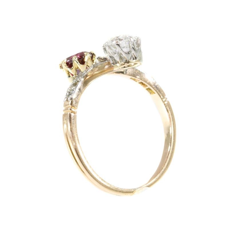 Belle Époque Antique Diamond and Natural Ruby Ring Romantic Motive Toi et Moi In Excellent Condition For Sale In Antwerp, BE