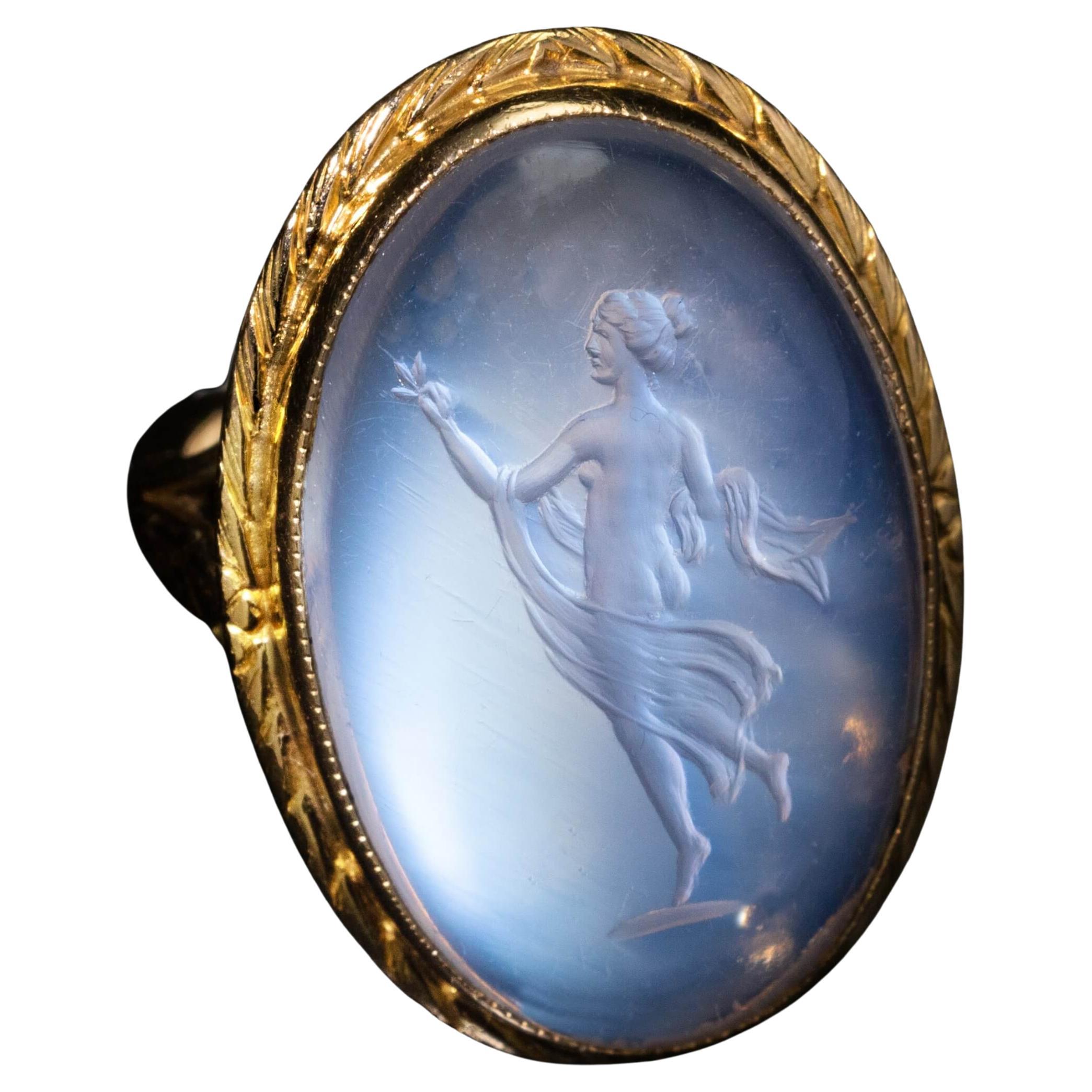 Belle Epoque Antique Moonstone Intaglio Ring c. 1890 im Angebot
