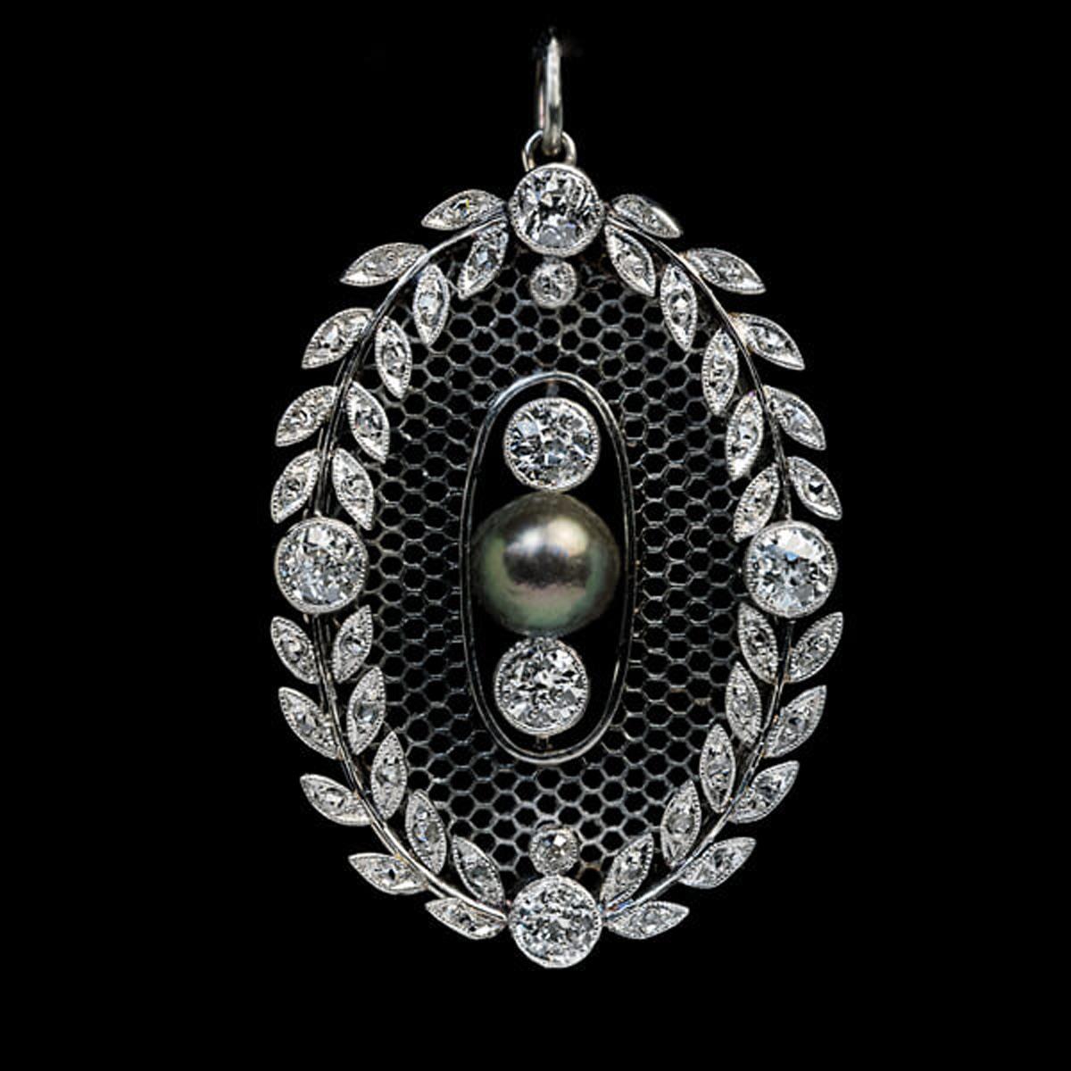 Belle Epoque Antique Pearl Diamond Platinum Pendant In Excellent Condition For Sale In Chicago, IL