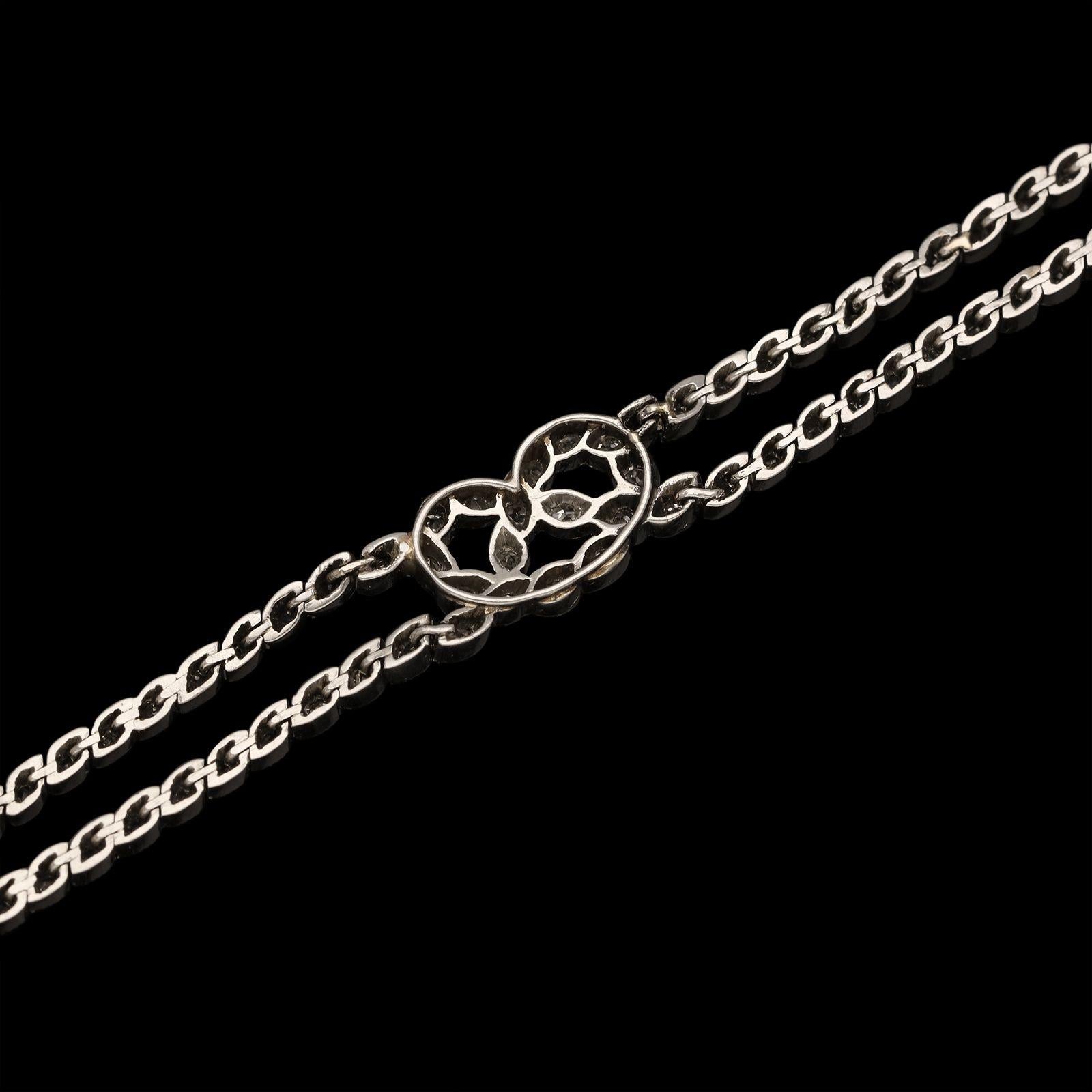 Belle Epoque Antique Platinum and Diamond Lovers Knot Bracelet, Ca.1910 In Good Condition For Sale In London, GB
