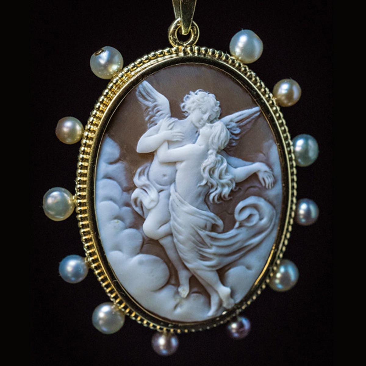Belle Époque Antique Shell Cameo Gold and Pearl Pendant In Excellent Condition In Chicago, IL