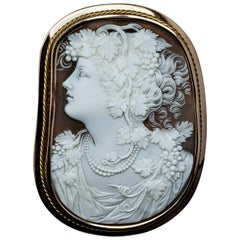 Belle Époque Antique Shell Cameo Gold Brooch