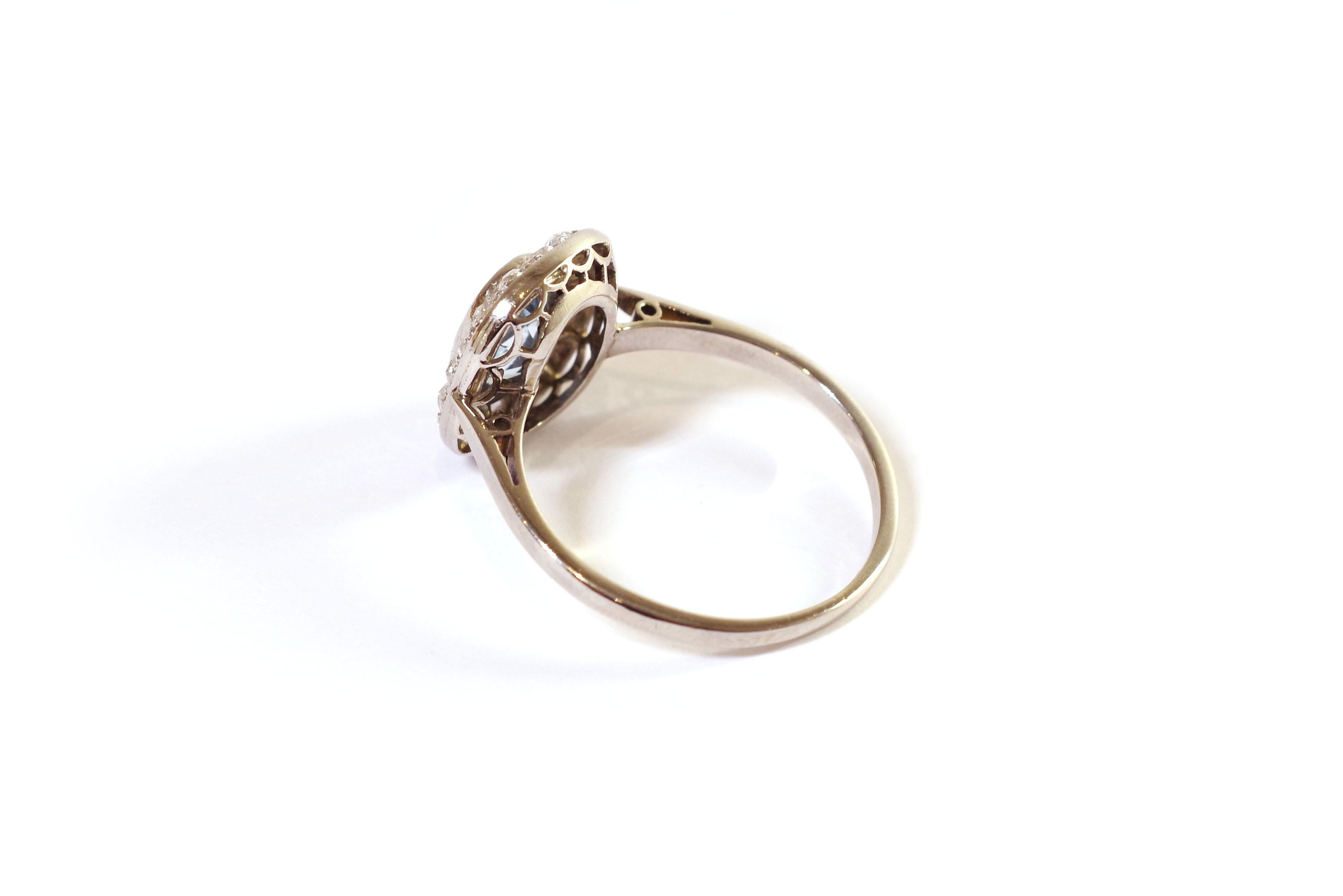 Belle Epoque Aquamarine Diamonds Ring in Gold and Platinum, Cluster Wedding Ring In Fair Condition For Sale In PARIS, FR