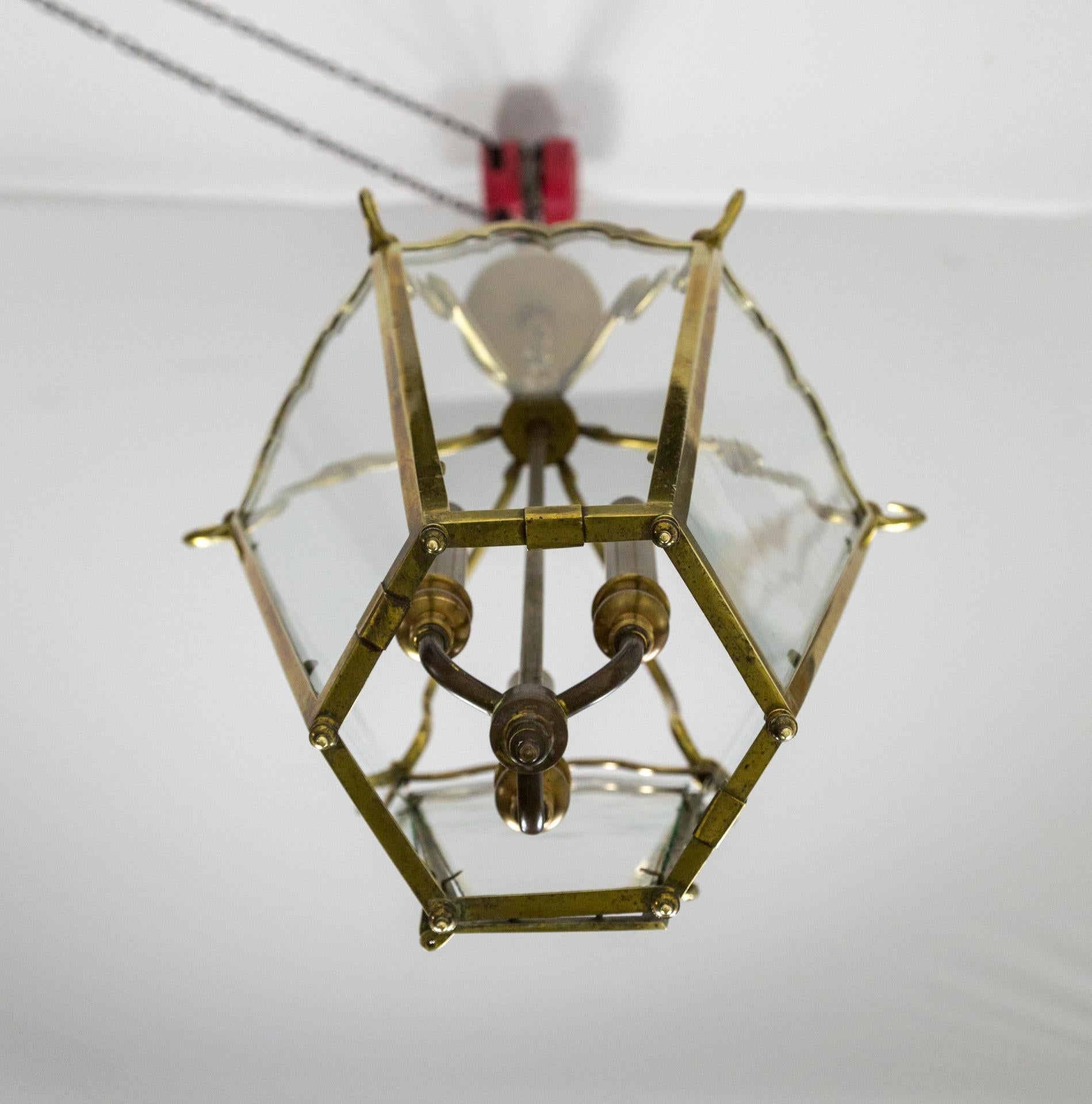 Lanterne hexagonale effilée en laiton Belle Époque en vente 7