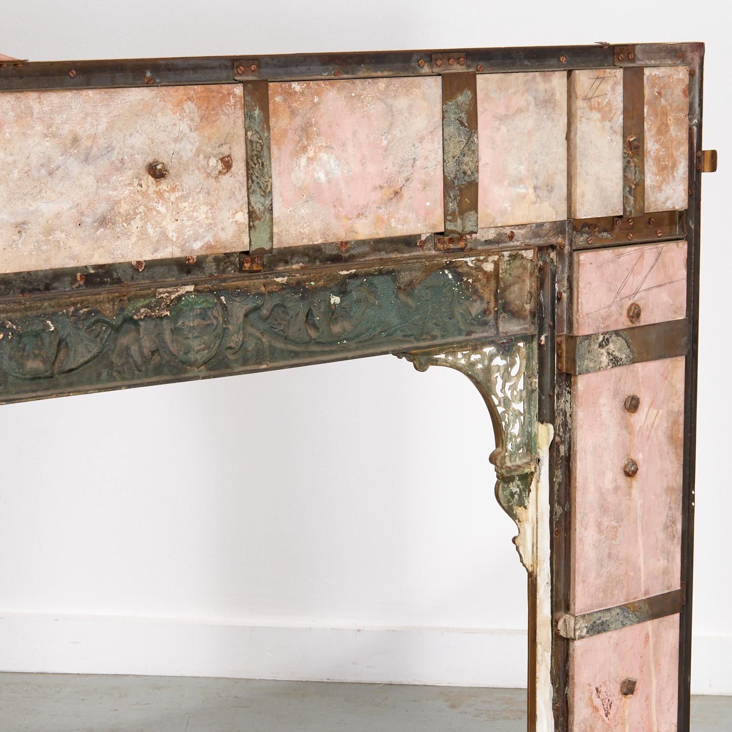 Belle Époque Kaminumrandung aus Bronze und Breccia-Marmor, Iris Apfel Collection'S im Angebot 4