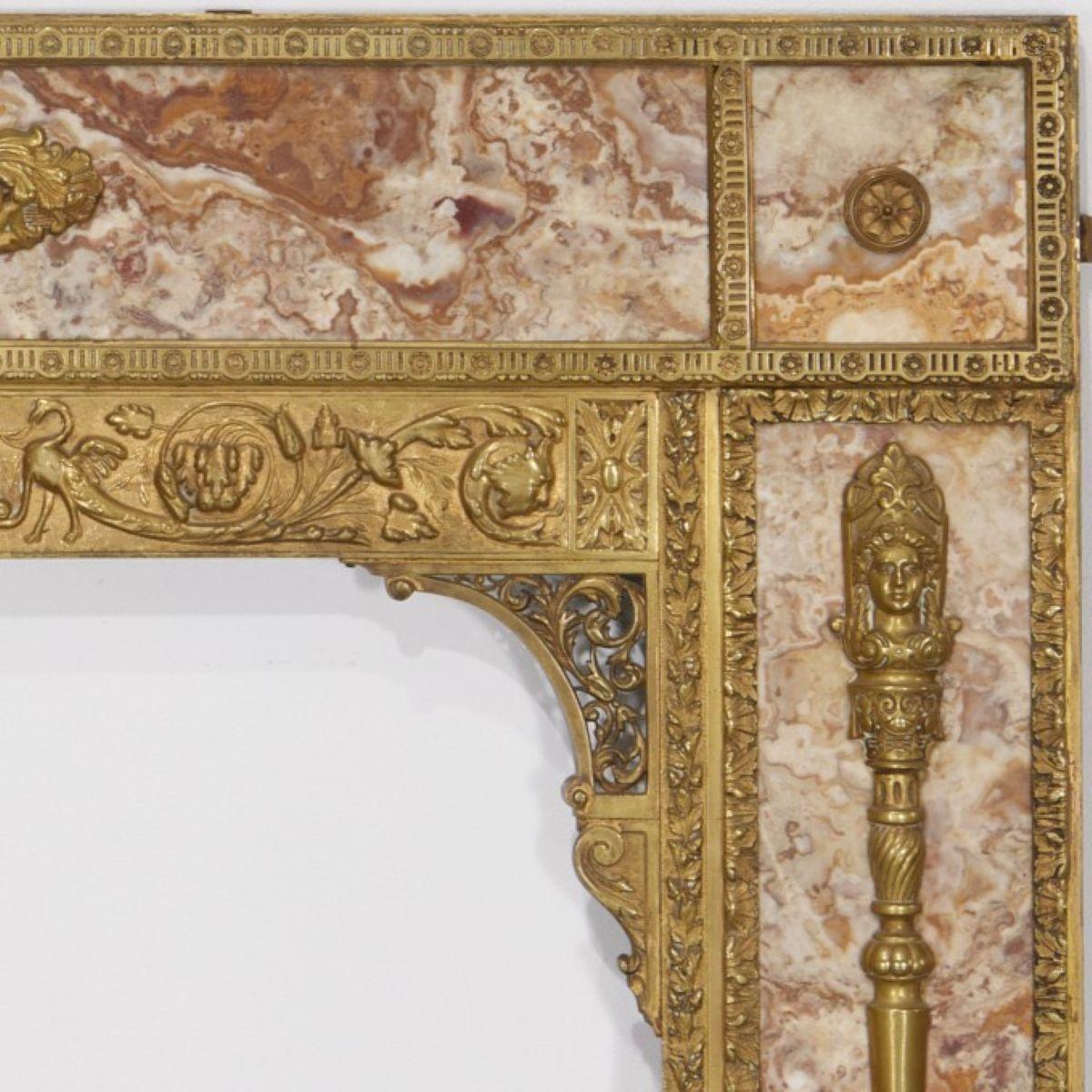 Belle Époque Kaminumrandung aus Bronze und Breccia-Marmor, Iris Apfel Collection'S (Vergoldet) im Angebot