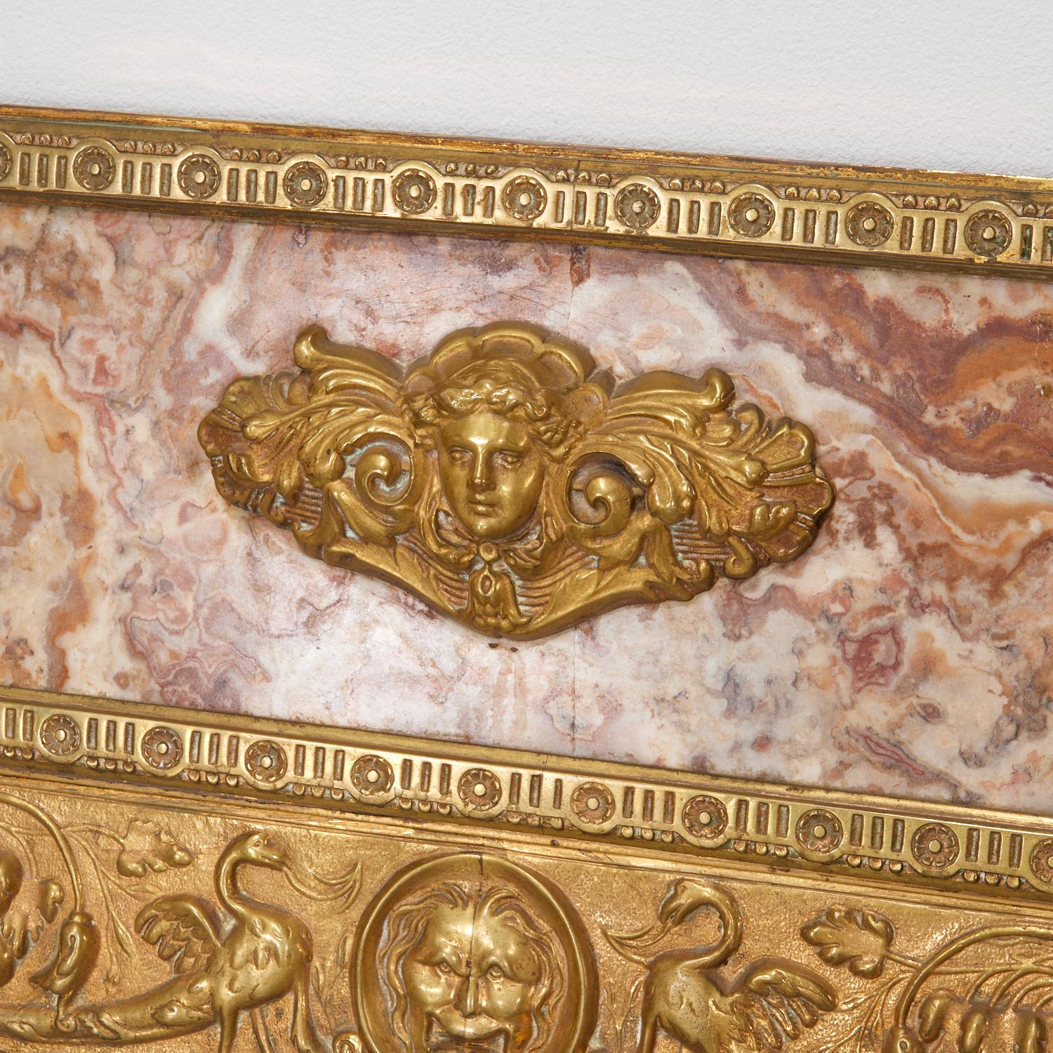 Belle Époque Kaminumrandung aus Bronze und Breccia-Marmor, Iris Apfel Collection'S (19. Jahrhundert) im Angebot