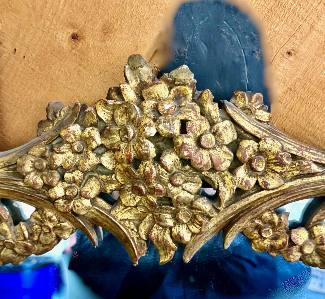 Espejo de Madera Dorada Tallada Belle Epoque Francés en venta