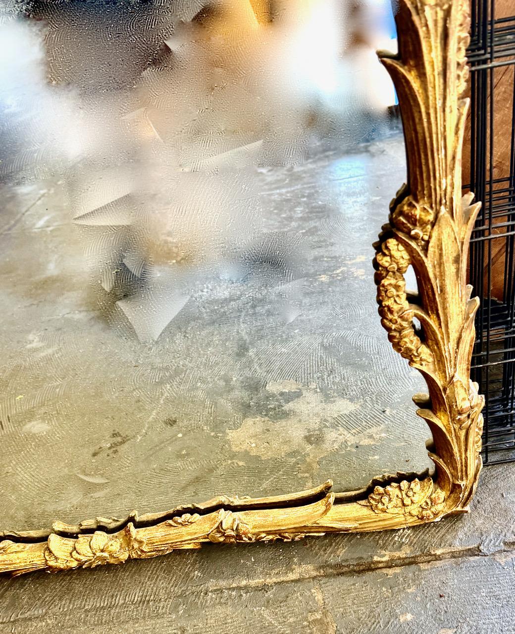 Espejo de Madera Dorada Tallada Belle Epoque Tallado a mano en venta