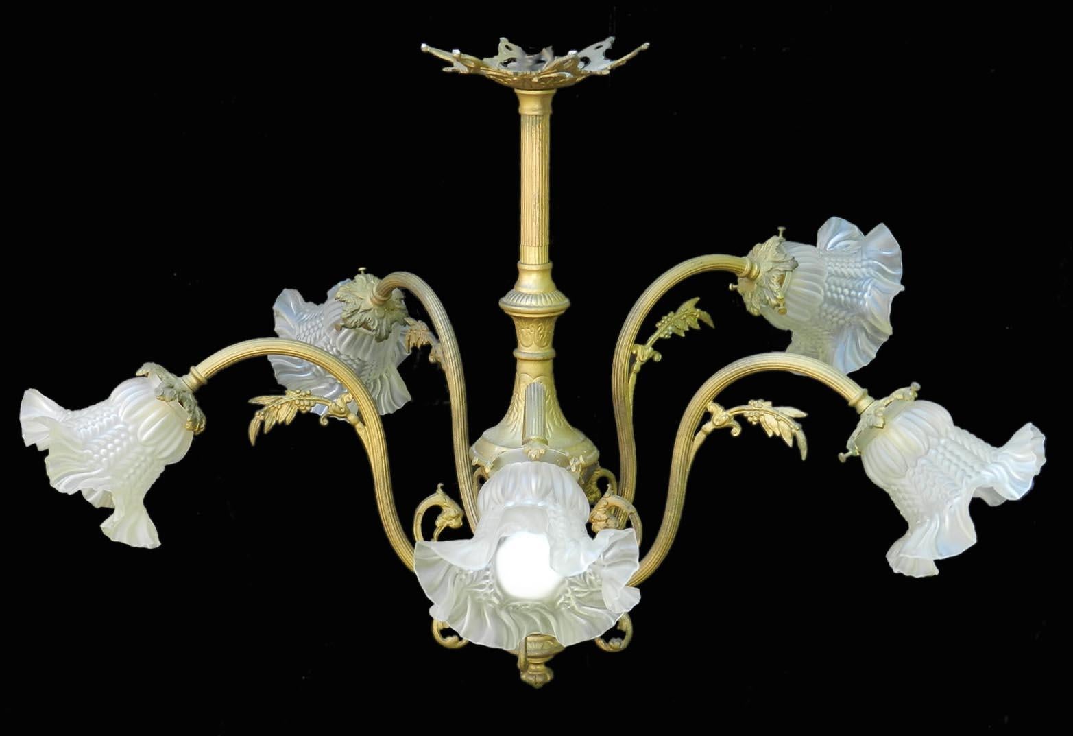 Belle Époque Chandelier Gilt Bronze and Glass French Louis XV Revival circa 1900 In Good Condition In Mimizan, FR