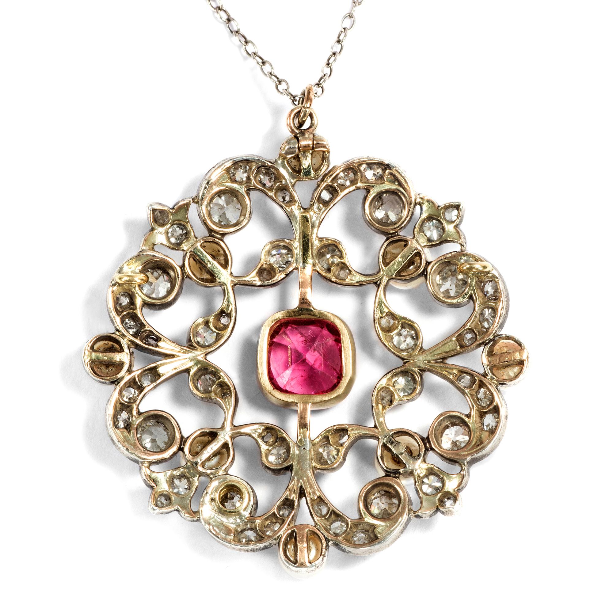 Belle Époque circa 1890, 1.92 Ct Diamond 1.7 Ct Red Spinel Natural Pearl Pendant In Excellent Condition For Sale In Berlin, Berlin