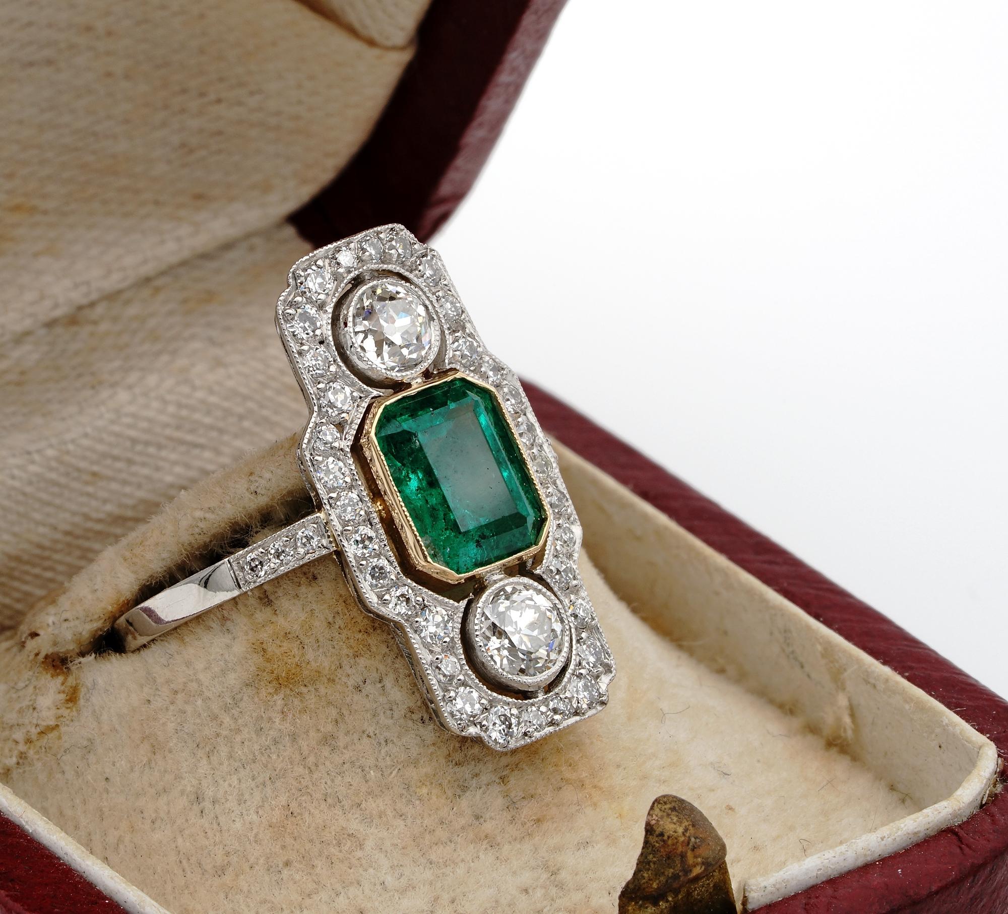 Belle Époque Colombian Emerald Diamond Rare Platinum Ring In Good Condition For Sale In Napoli, IT