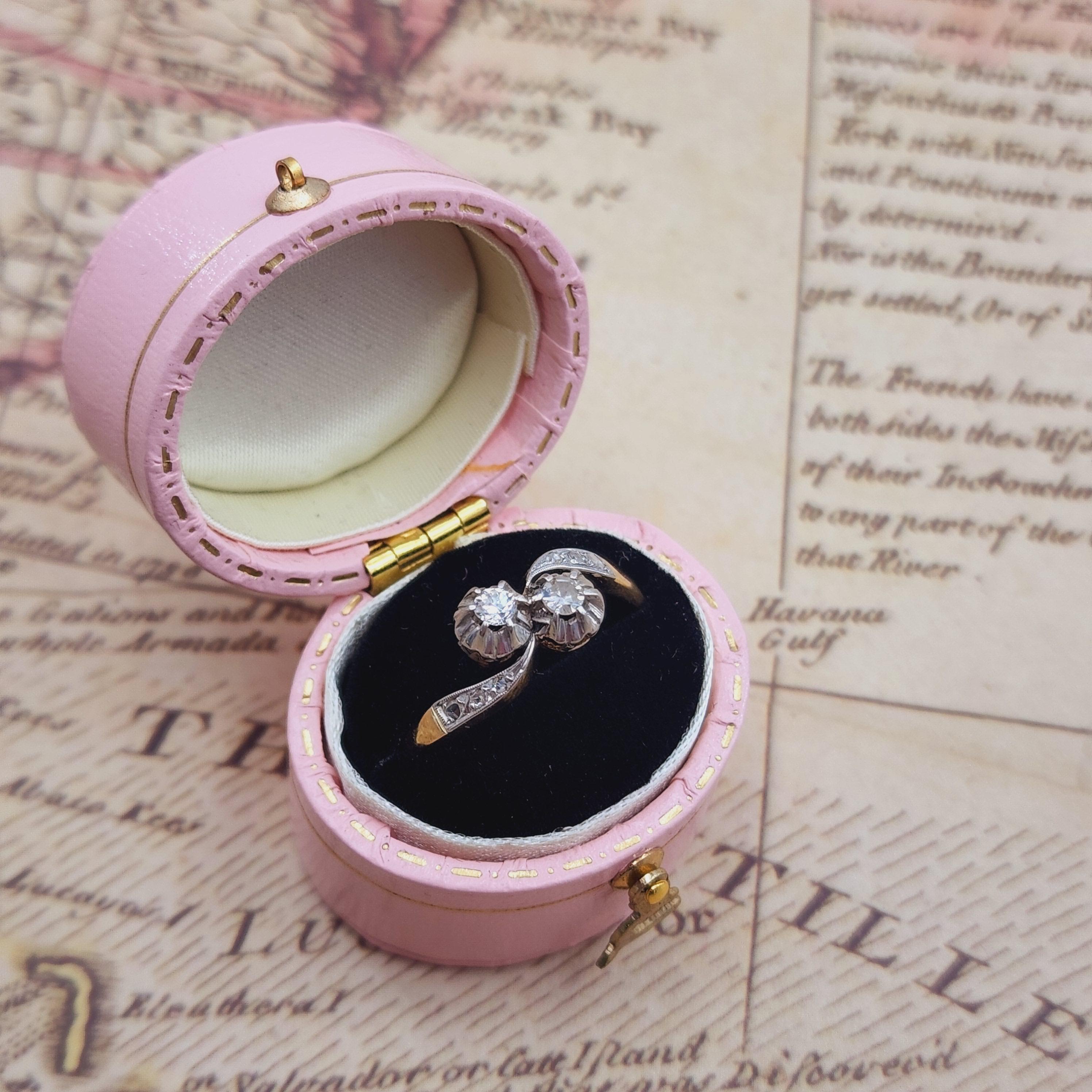 Taille vieille mine Bague Toi Et Moi en or jaune 14K avec diamant Belle Époque en vente