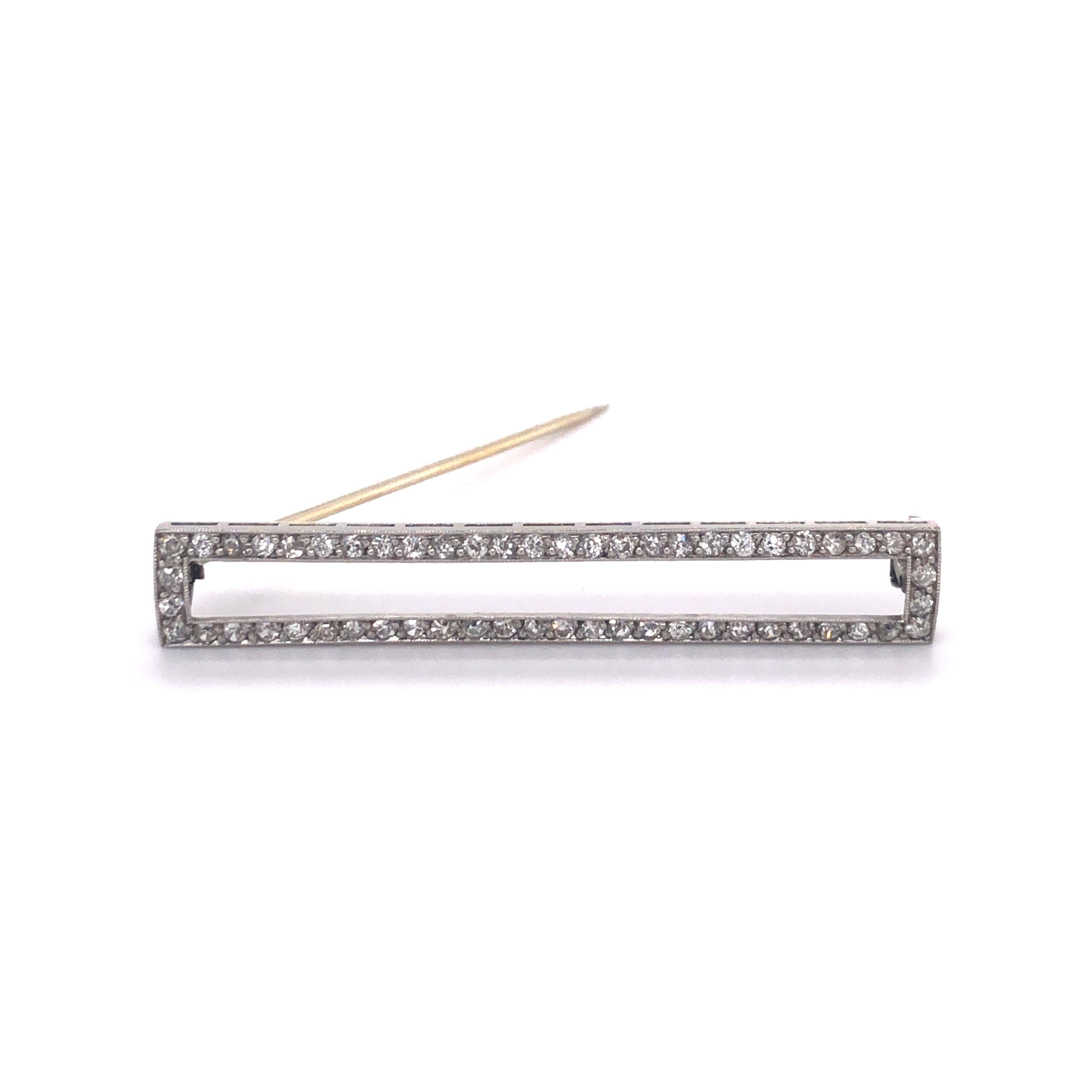 This beautifully handcrafted Belle Époque brooch is set with 56 old single cut diamonds of H/I colour and vs/si clarity, total weight approximately 0.80 ct.
Due to the use of platinum for the rectangular shaped setting, the brooch is both extremely