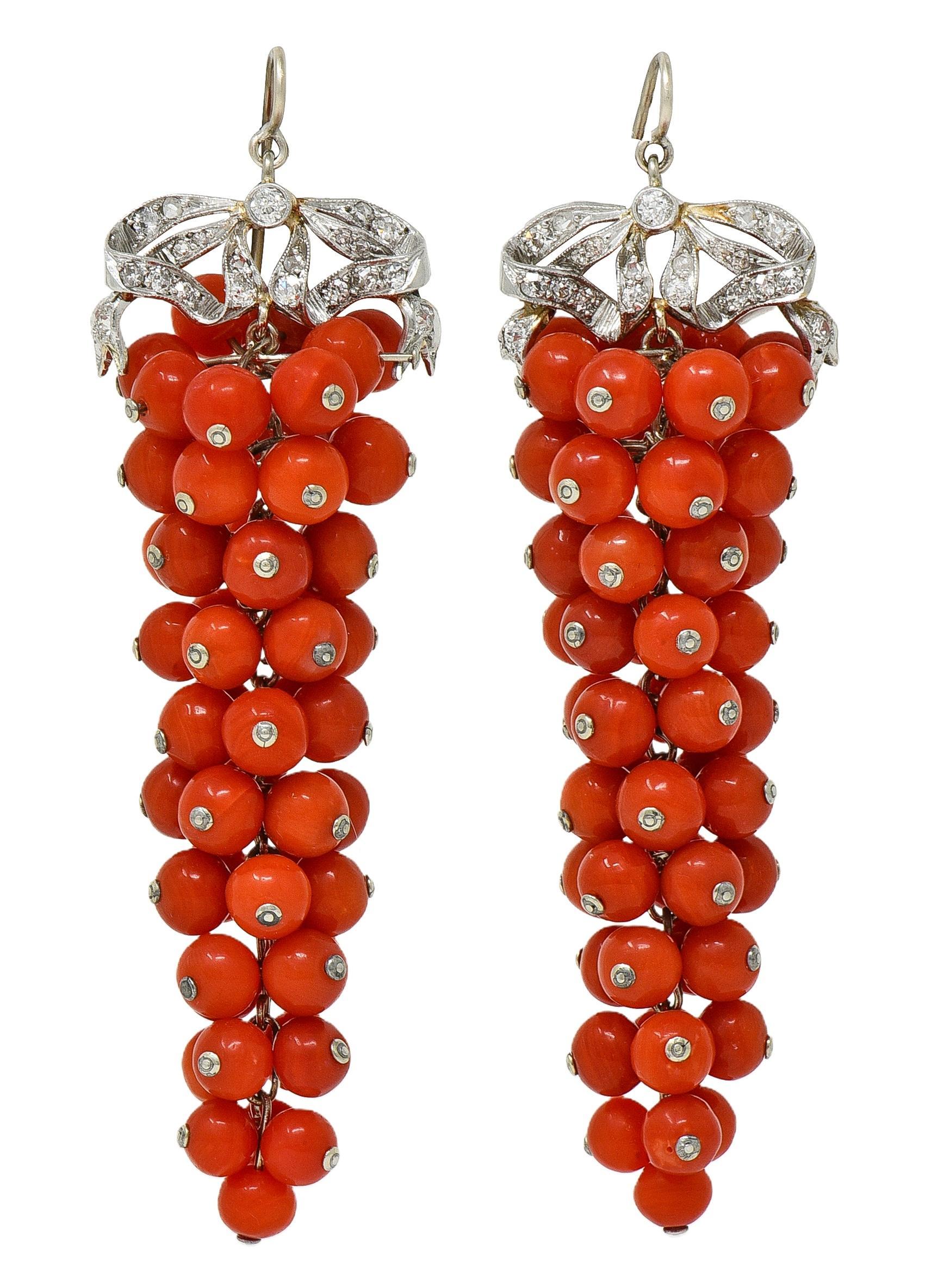 Taille ronde Pendants d'oreilles Belle Époque diamant corail perle platine raisin antique en vente