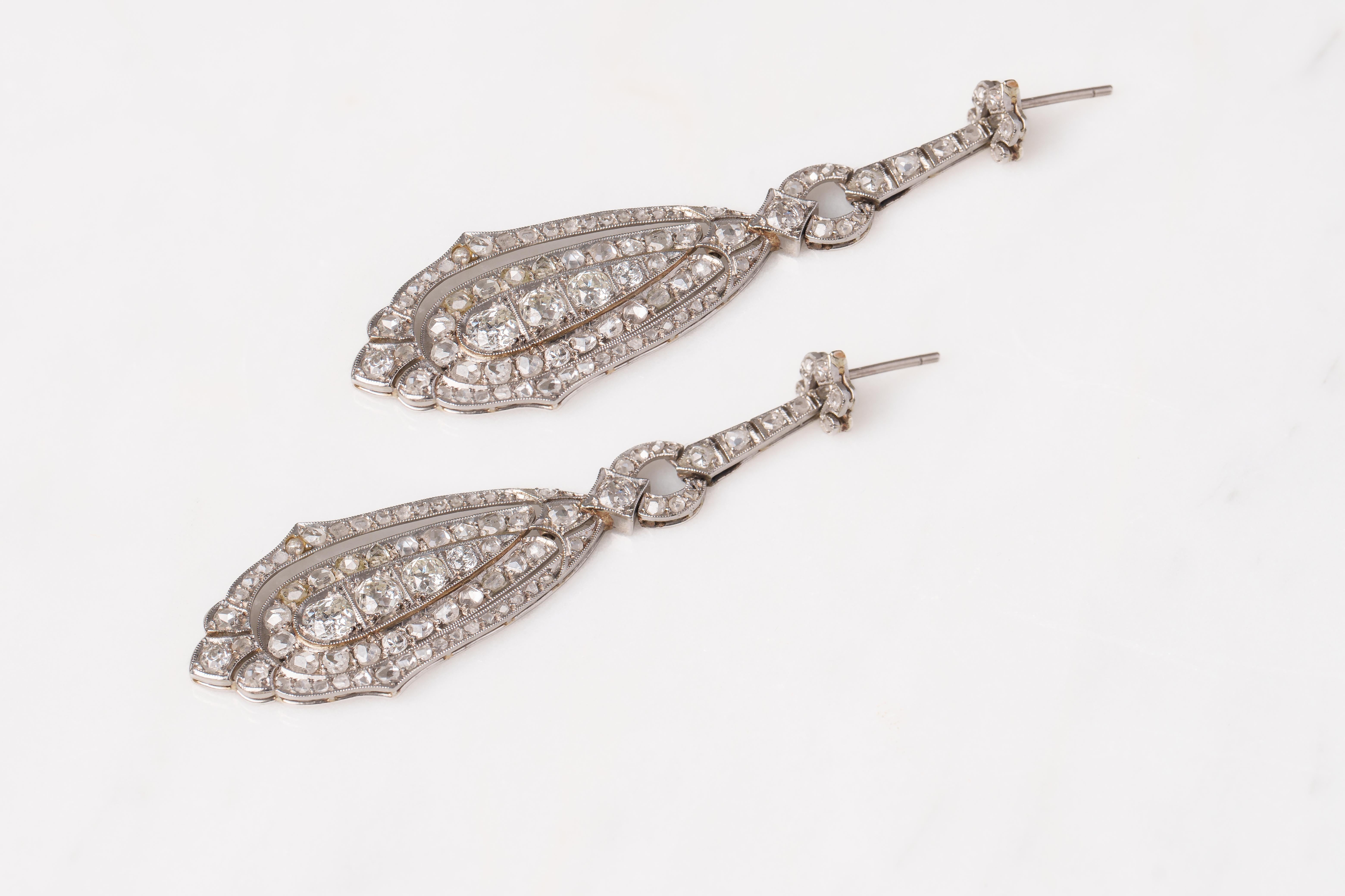 Taglio vecchia miniera Orecchini a goccia con diamanti Belle Époque in vendita