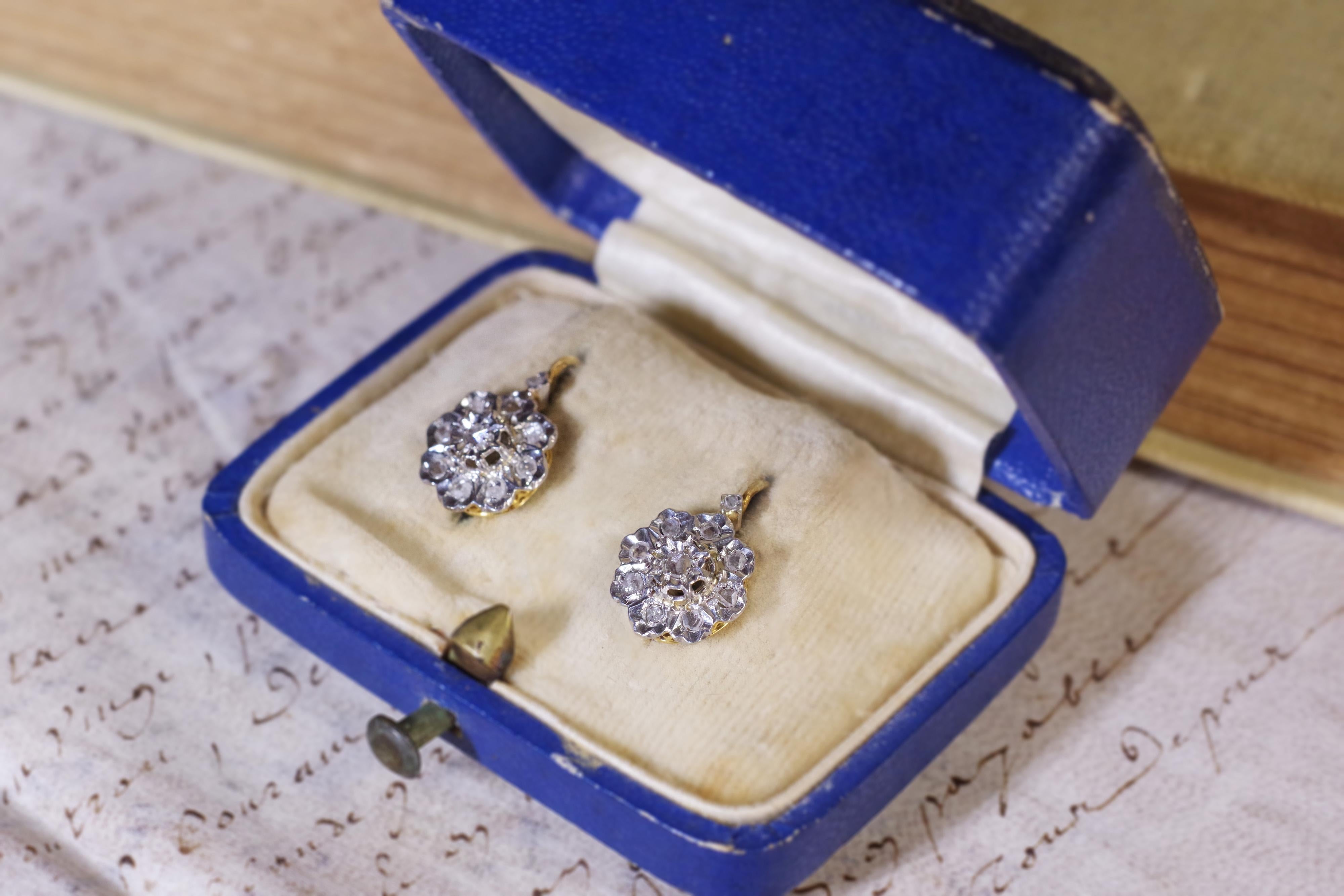 Belle Epoque diamond earrings in 18 karat yellow gold and platinum 2