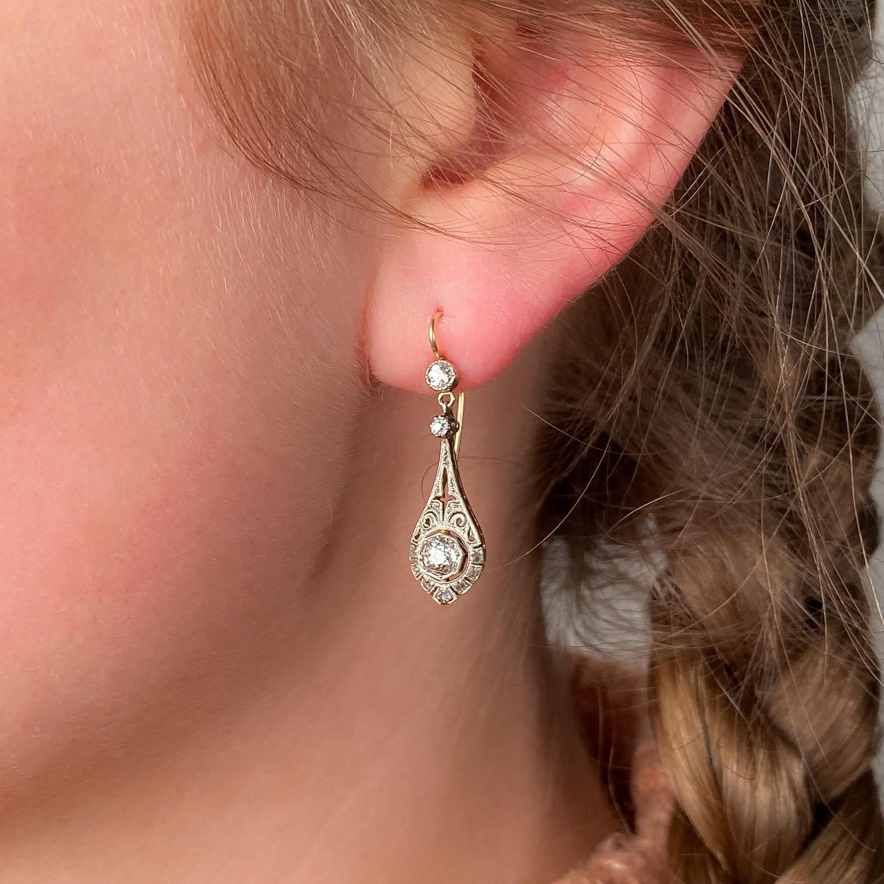 Orecchini di diamanti Belle Epoque in platino e oro 14 carati In condizioni buone in vendita a Lewisburg, PA