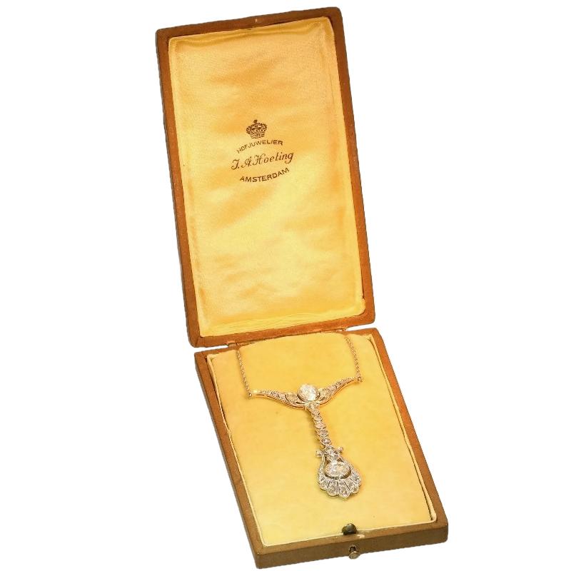 Belle Époque Diamond Pendant Necklace by Dutch Supplier to the Court, 1920s For Sale 4