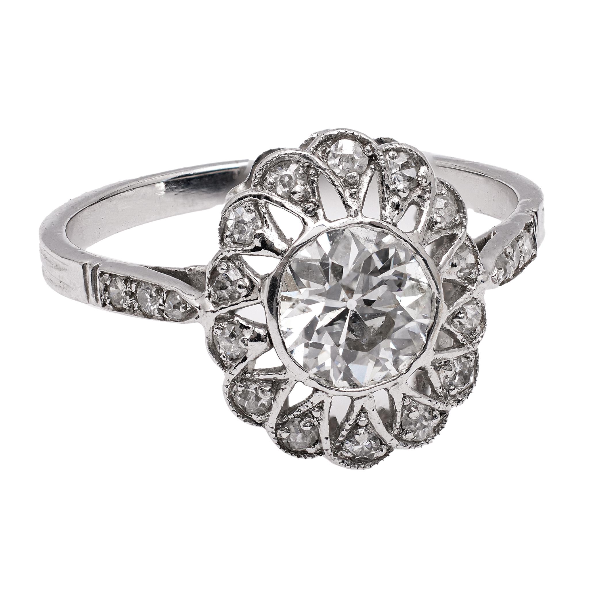 Bague Belle Époque en platine avec diamants Unisexe en vente