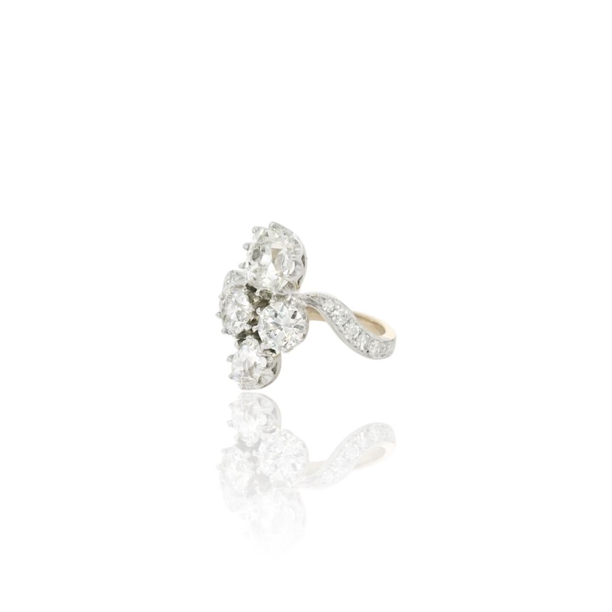 Taglio antico europeo Anello Belle Epoque con diamante bicolore in oro bianco e giallo 18 carati in vendita