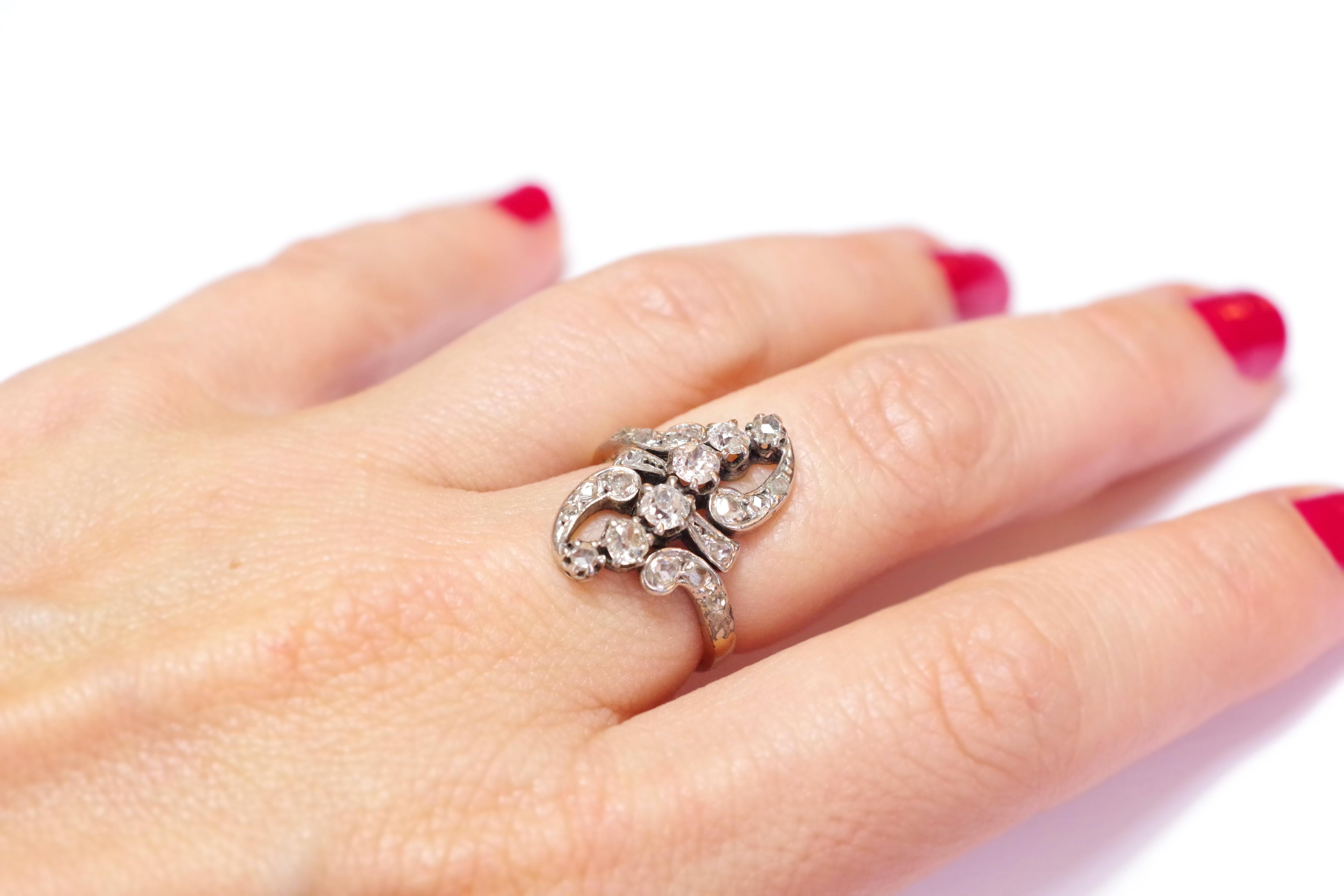 Anello Belle Epoque con diamanti in oro 18 carati, 0,55 carati di diamanti, anello a grappolo in vendita 1