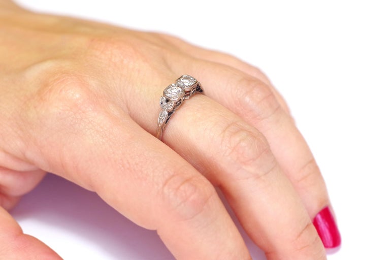 Art Deco diamond ring made of platinum, Wedding ring For Sale at 1stDibs