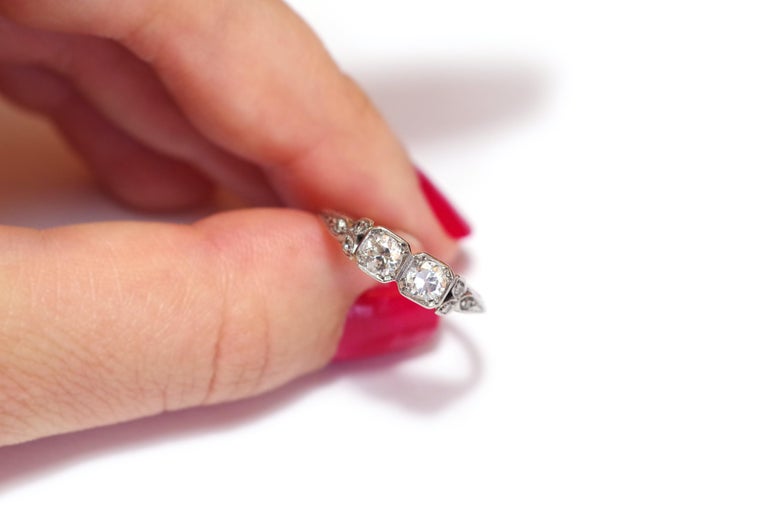 Art Deco diamond ring made of platinum, Wedding ring For Sale at 1stDibs