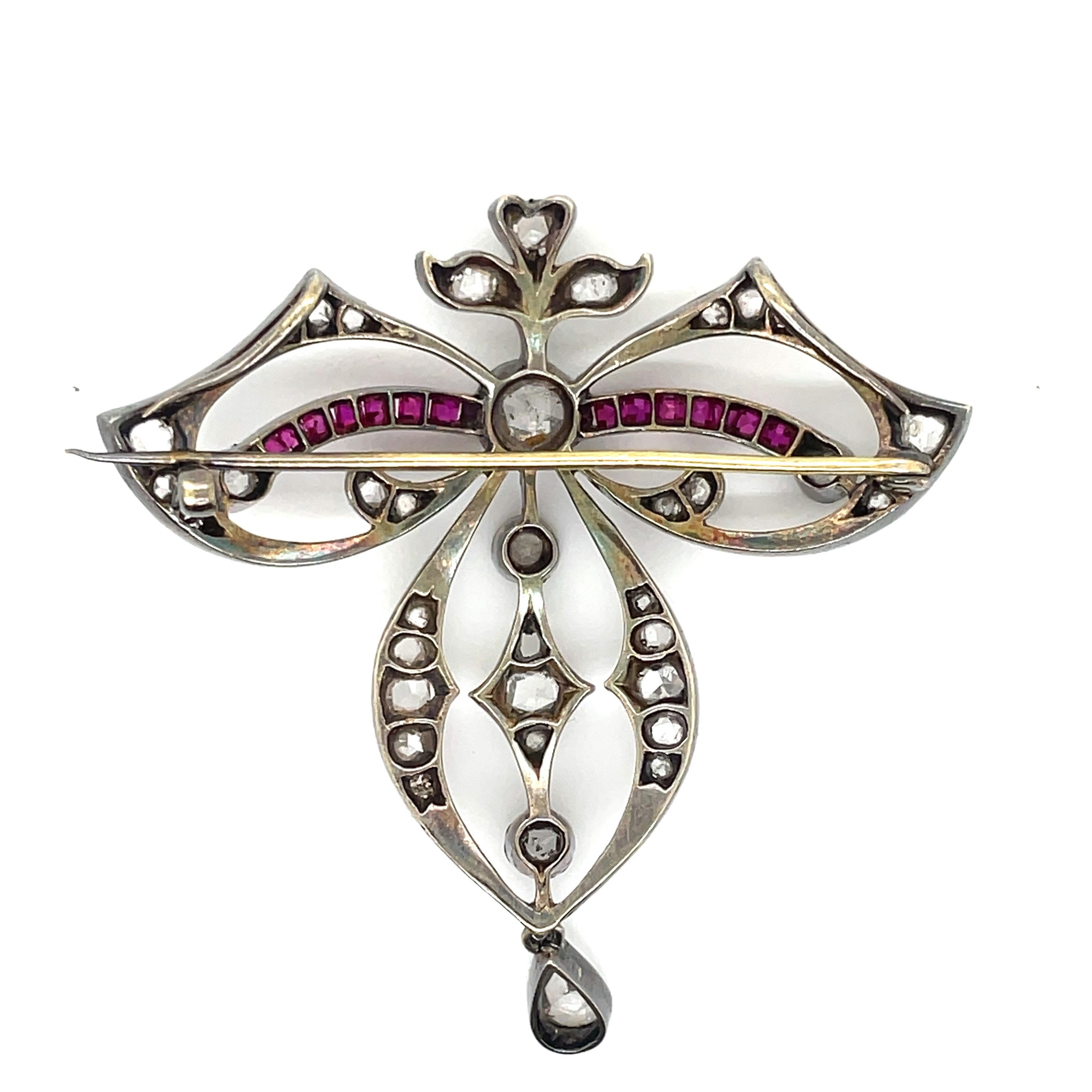 Belle Epoque Diamond Ruby Gold and Silver Brooch In Excellent Condition For Sale In Napoli, Italy