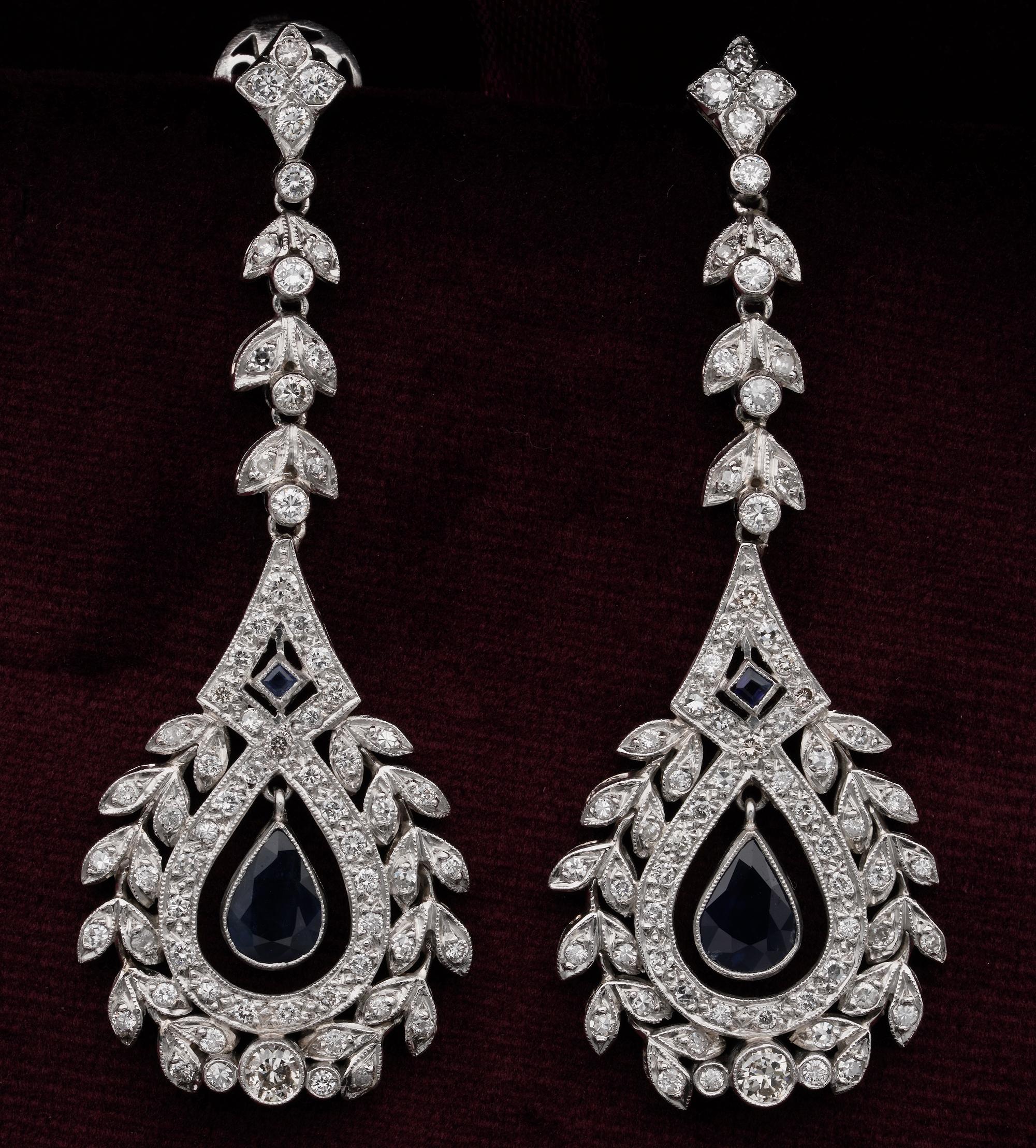 Fantastic pair of Edwardian period long drop earrings, 1905 ca.
Platinum hand made
Intricate art work catching the attention at first glance, long, sophisticate, detailed and sparkly modelled as a fine leaf work leading to a suspended wreath of
