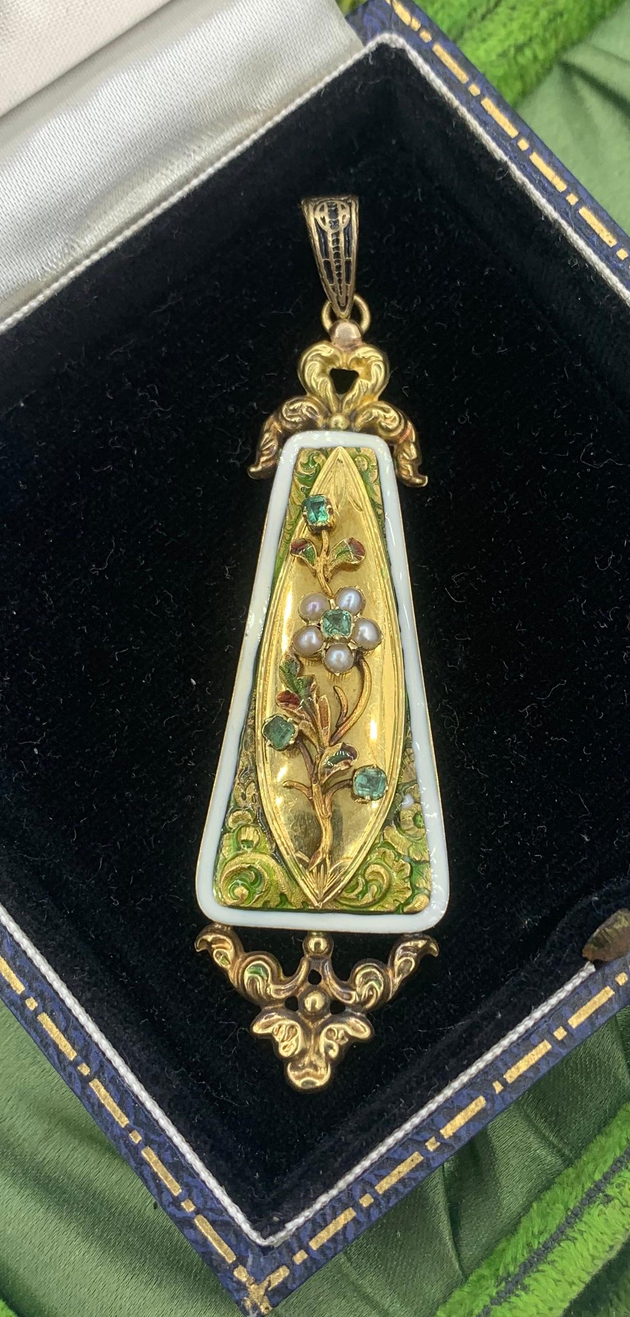 Belle Époque Collana con ciondolo a forma di fiore di smeraldo Belle Epoque Forget-Me-Not Smalto oro 14 carati in vendita